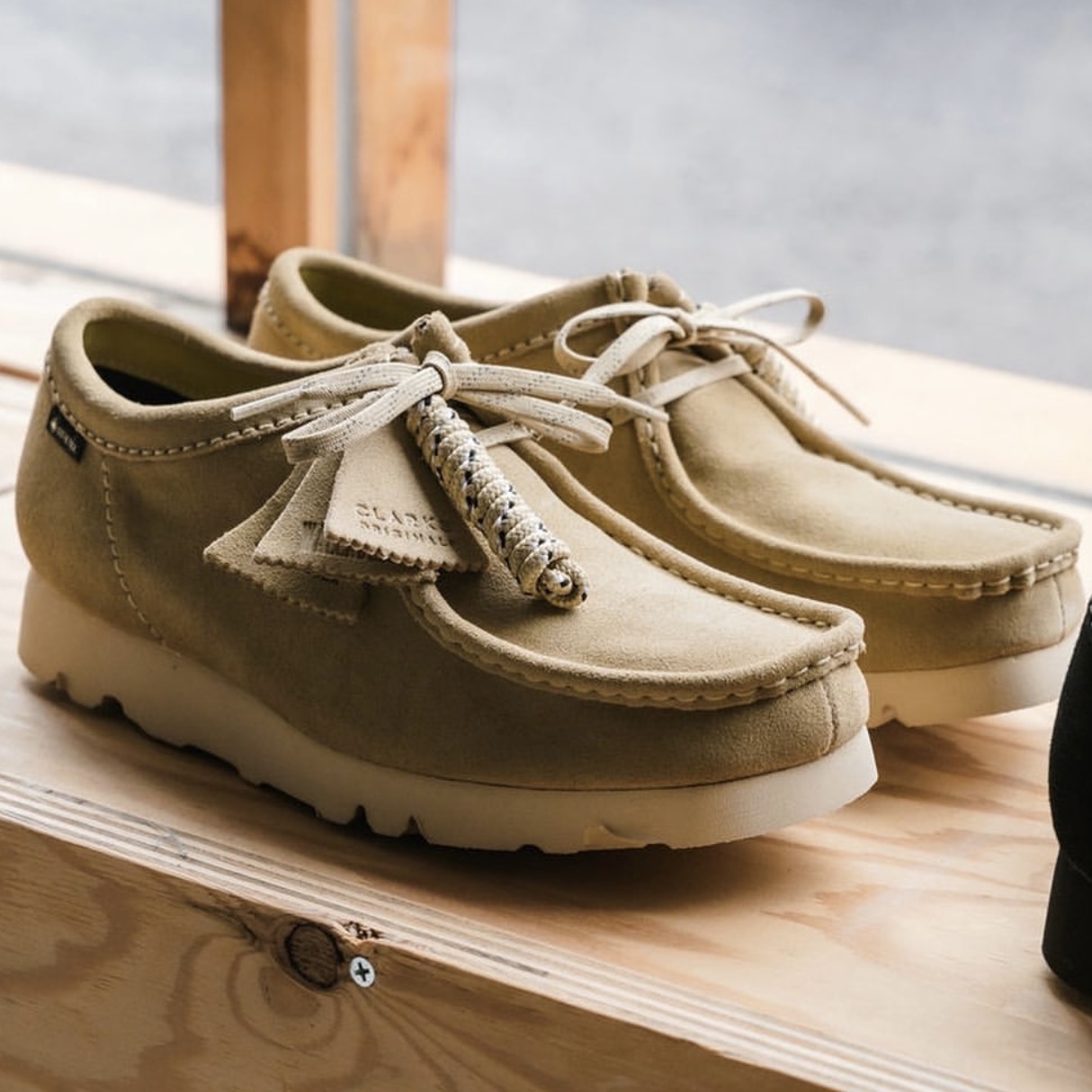 預訂| Clarks Wallabee GTX 防水麂皮卡其