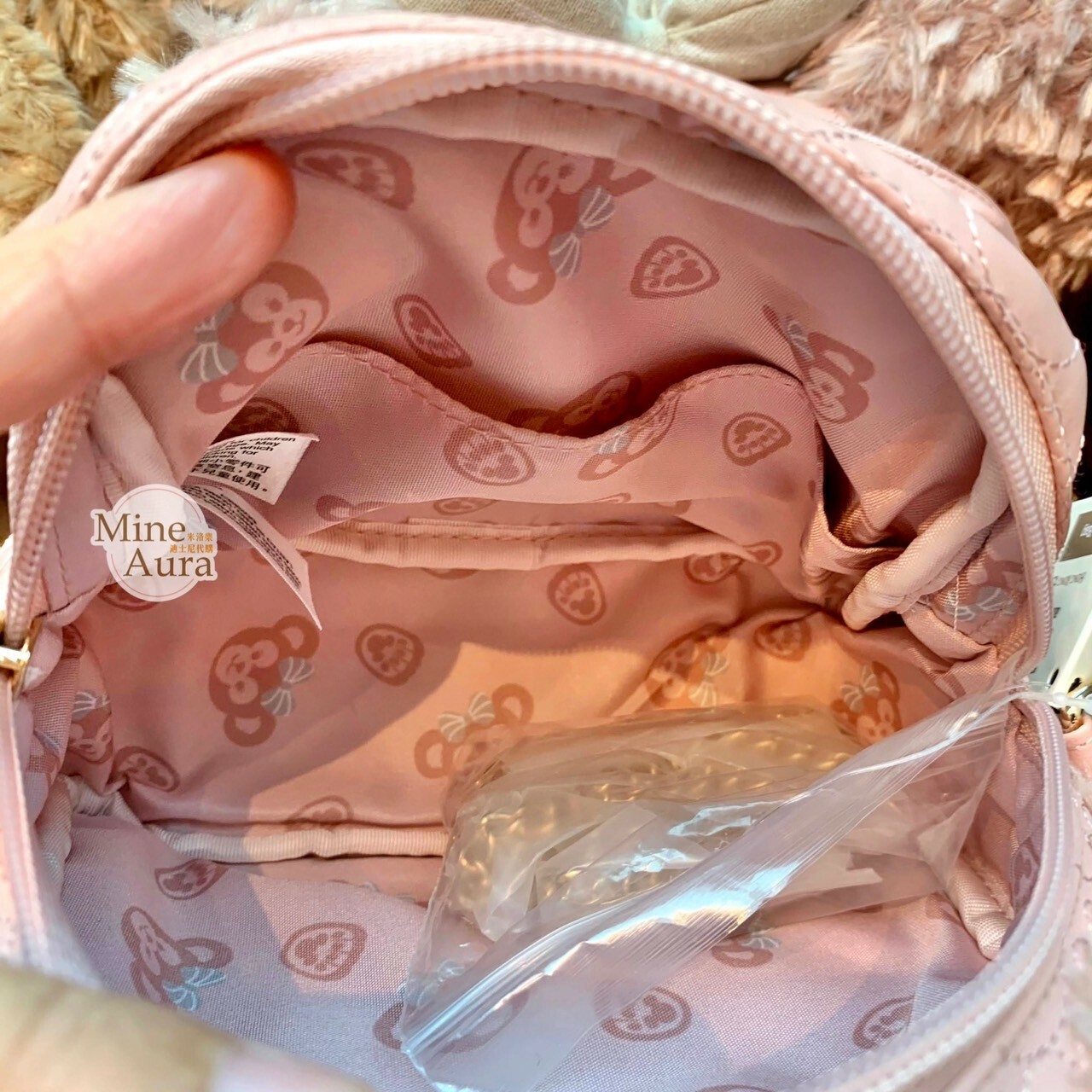 (現貨) 雪莉玫 ShellieMay 蝴蝶結 絨毛立體耳朵 造型菱格紋 皮質 斜背包 -香港迪士尼樂園