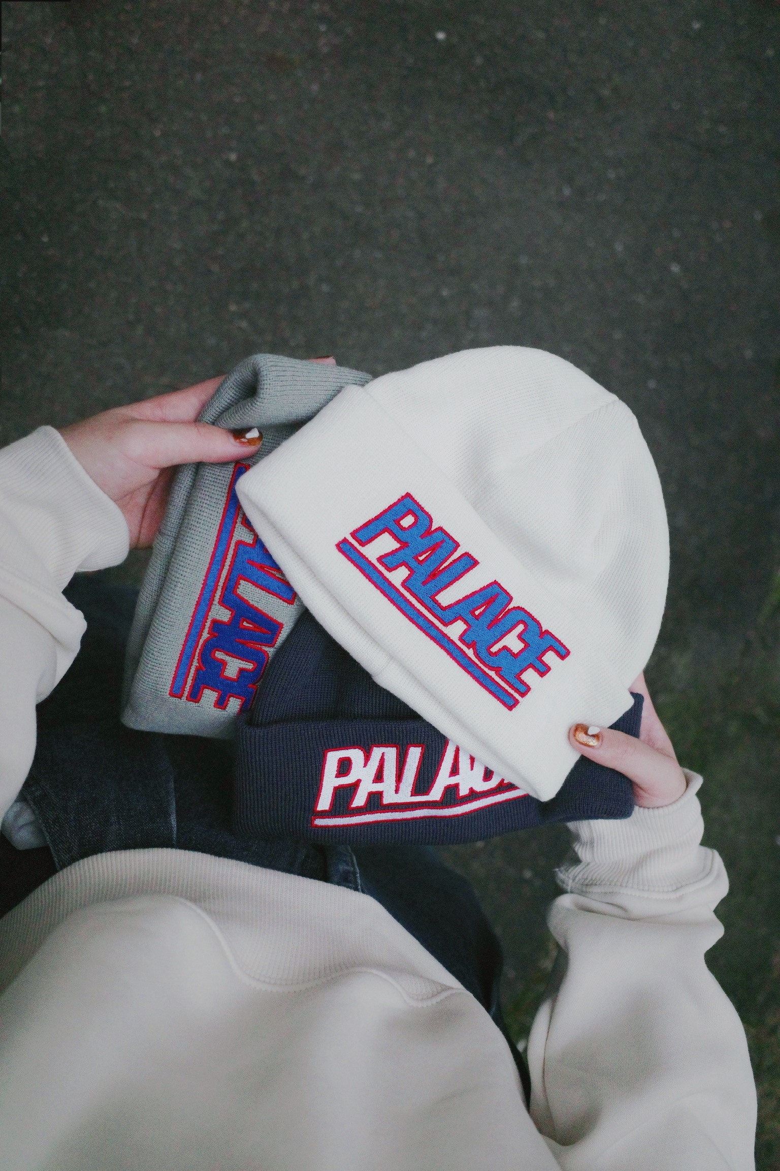 <快速出貨>PALACE 刺繡毛帽 灰色