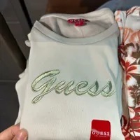 [S] GUESS PRESLEY LOGO TOP,VANILLA BLUSH, QBRP01K7ML0 (SGU544)