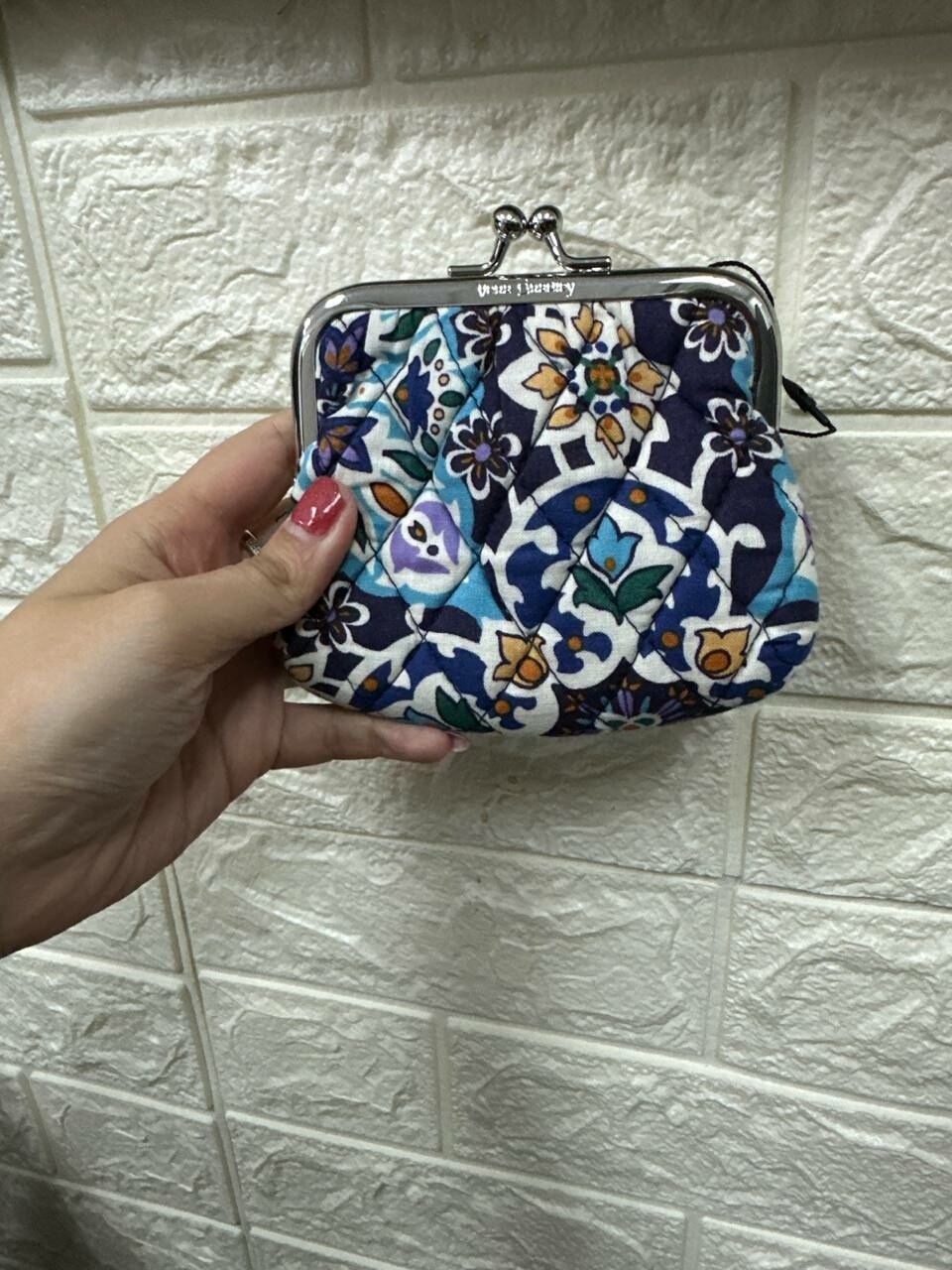 [S] VERA BRADLEY 15854-15566 LISBON MEDALLION KISS COIN PURSE QUILTED FLORAL,BLUE, 15854-15566 (SVB32)