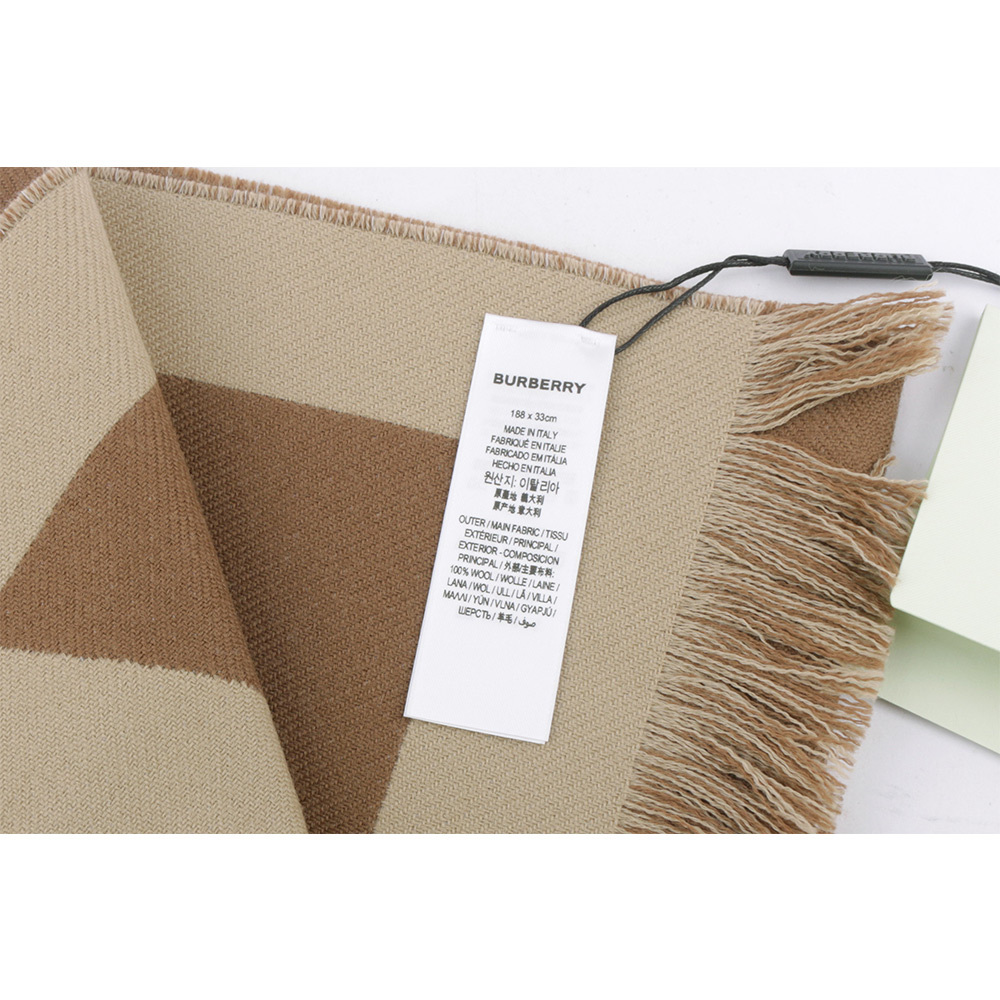 【BURBERRY】Logo 徽標羊毛圍巾(樺木棕/奶茶色) 8057148 A8773
