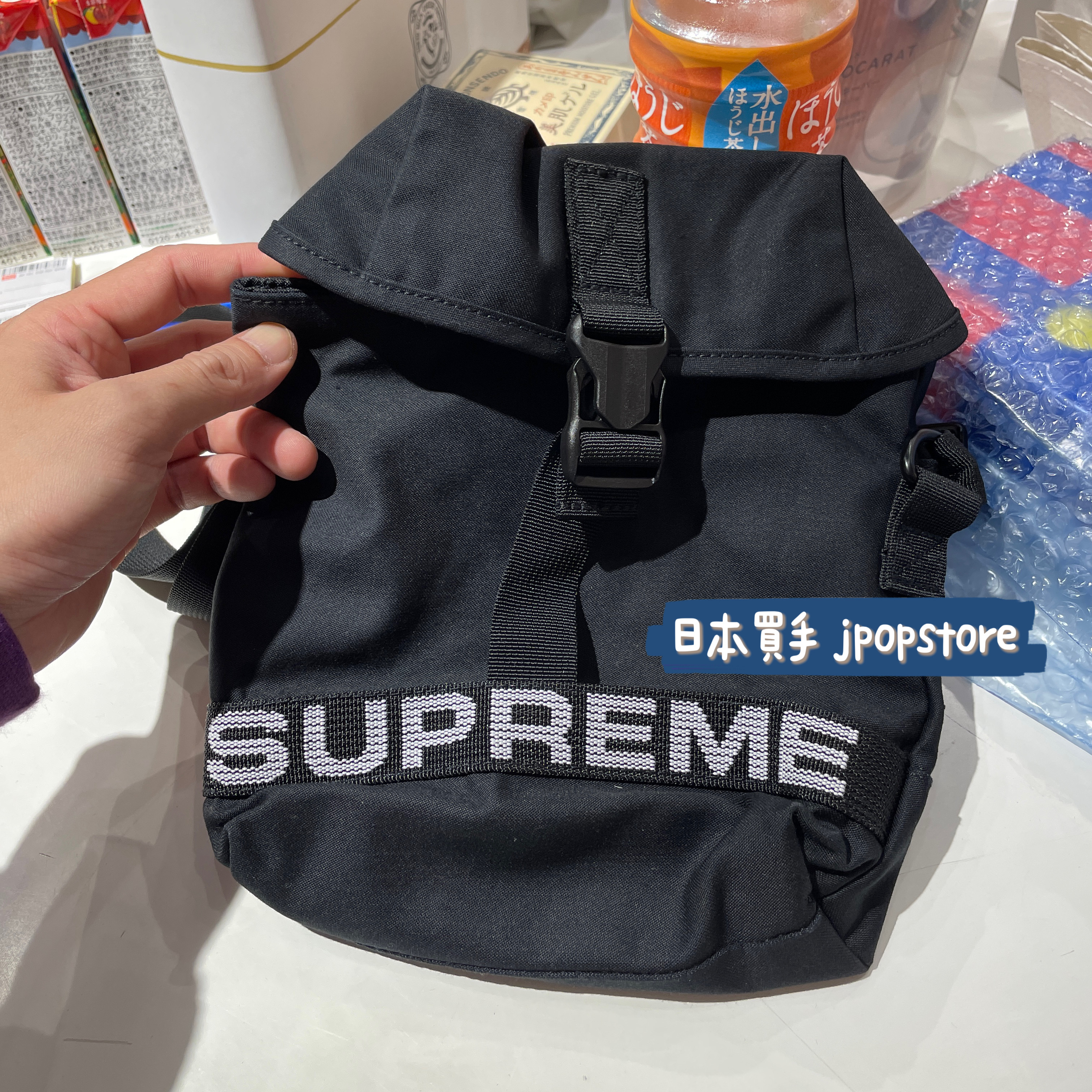 Supreme 肩背袋 2023 春夏新作 | 黑色刺繡LOGO | 潮流單品