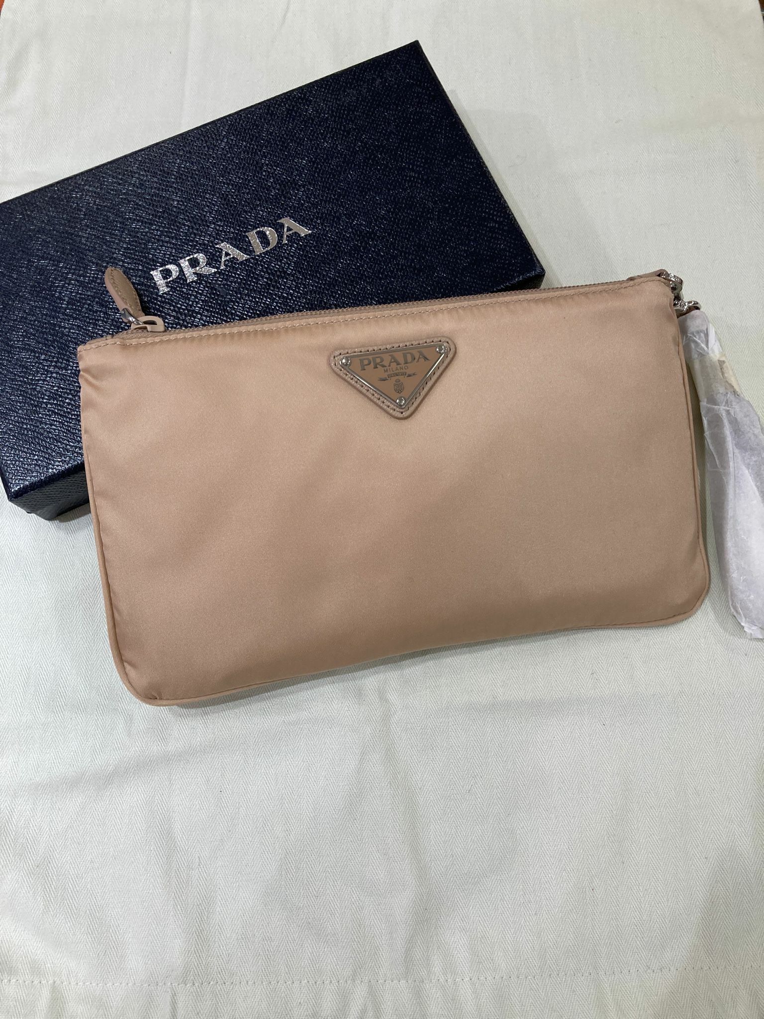 Prada 香檳金色Pouch