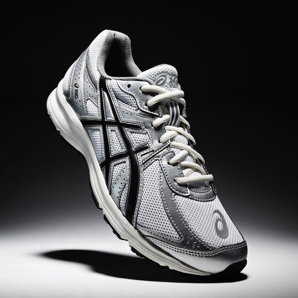 Asics JOG 100S 白銀黑 Y2K 大Logo 復古運動鞋