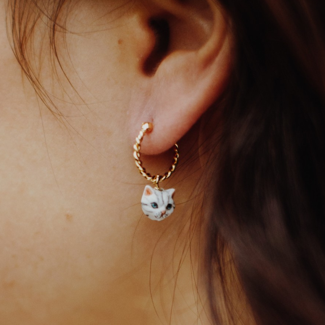 藍眼灰貓迷你圈型耳環-單只