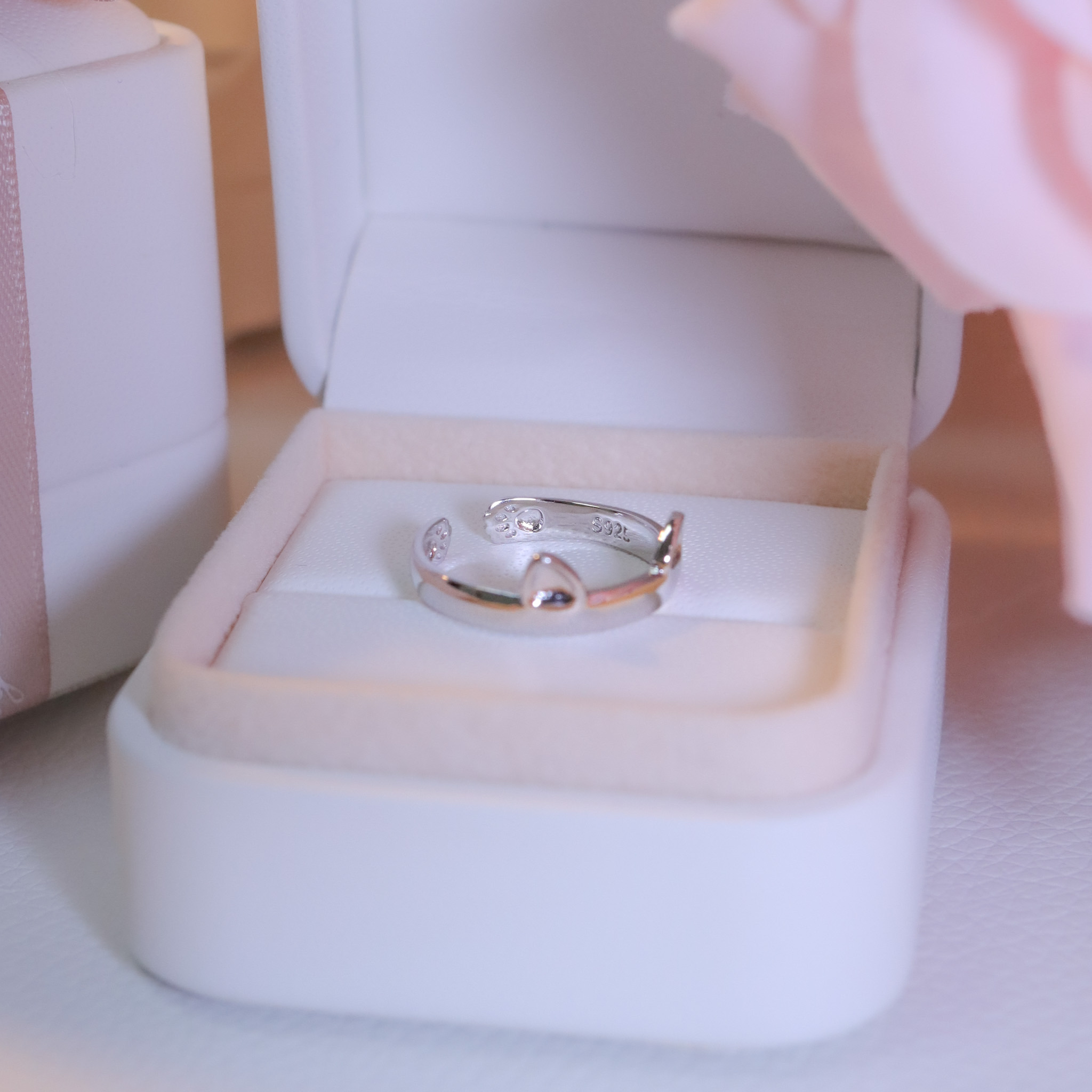 | 925 Silver・ White Gold | Surrounded Kitty Ring | RI0624 |