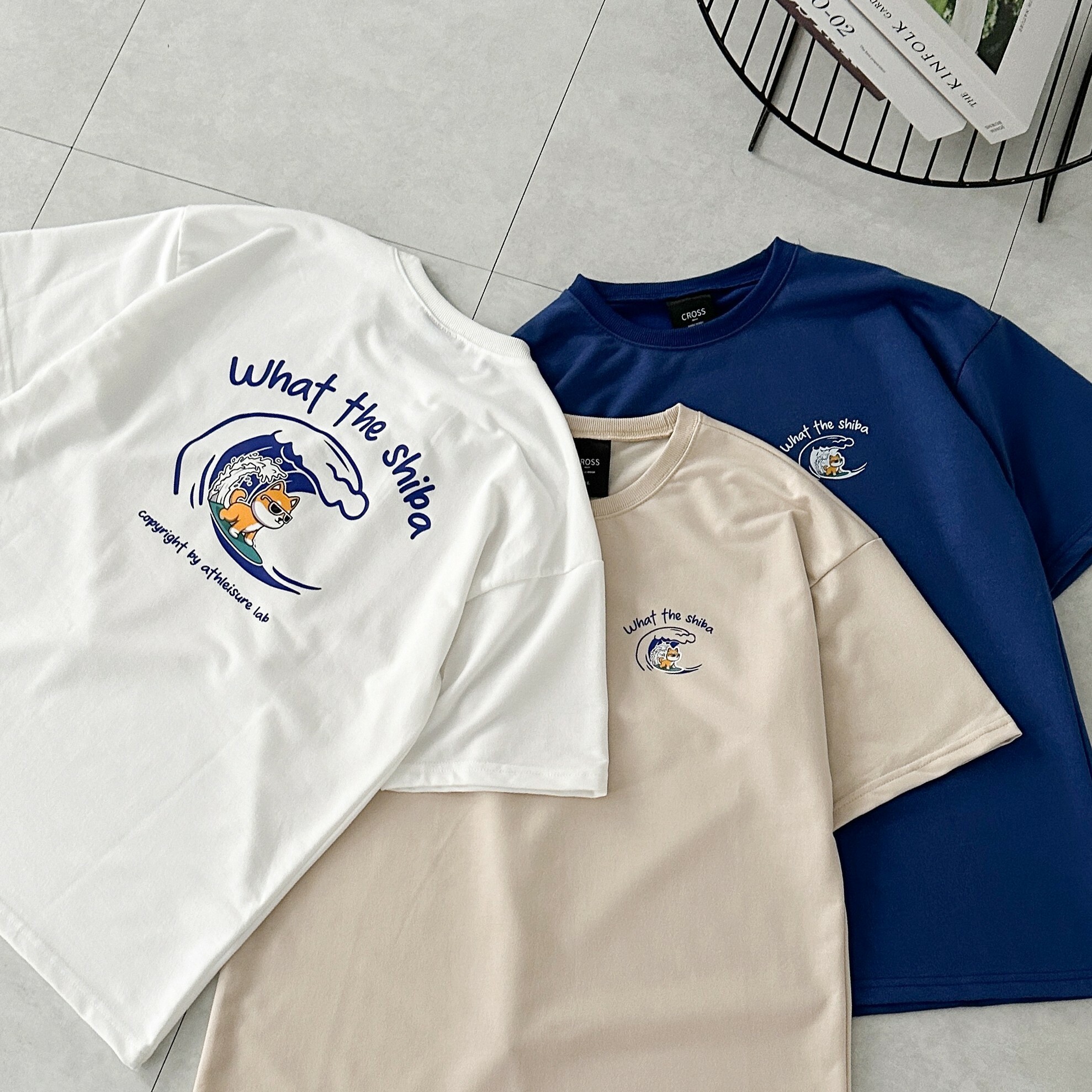 墨鏡柴犬衝浪 短T (3colors)