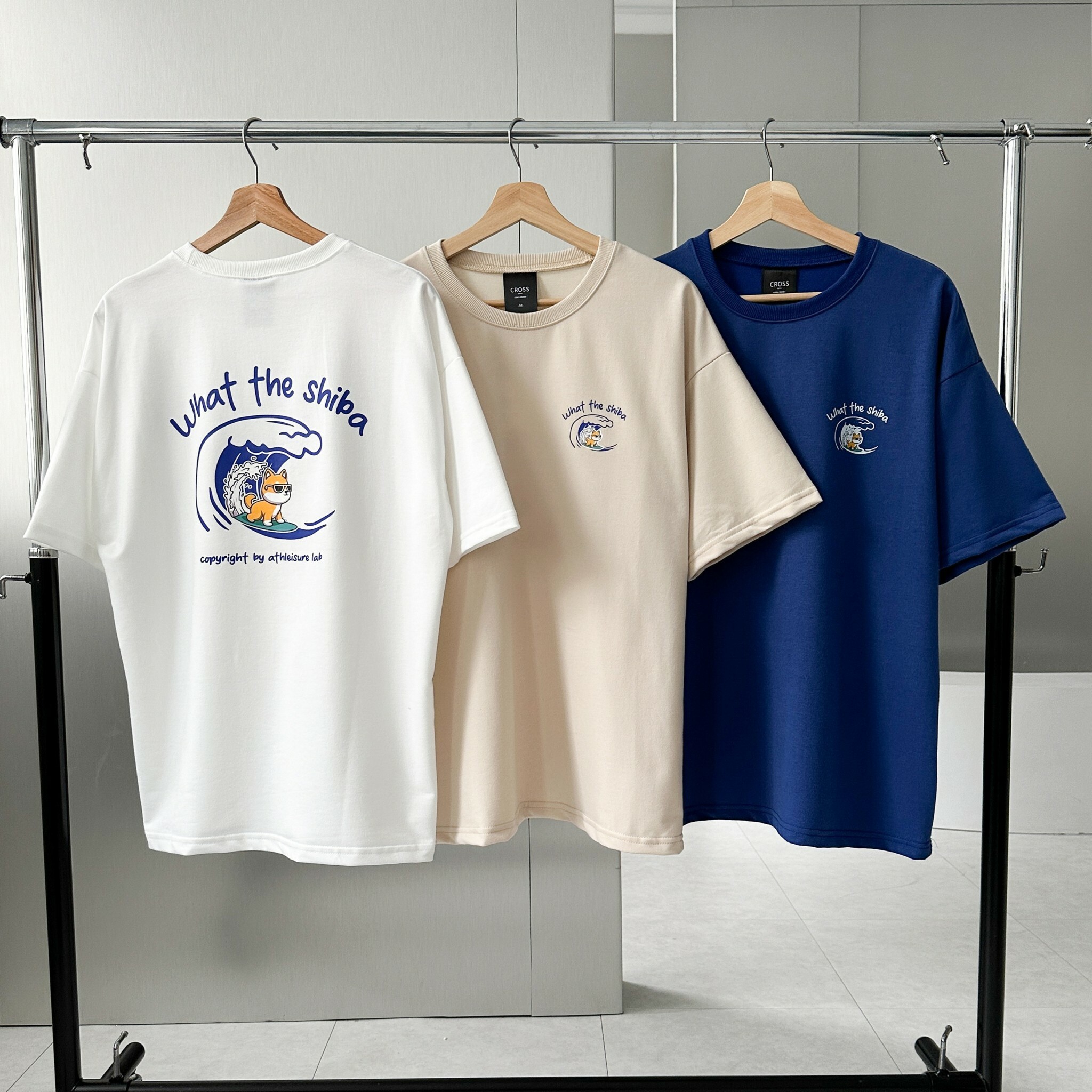 墨鏡柴犬衝浪 短T (3colors)