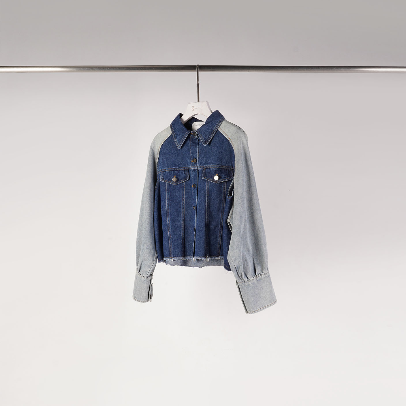 撞色挖洞牛仔外套 | 牛仔藍