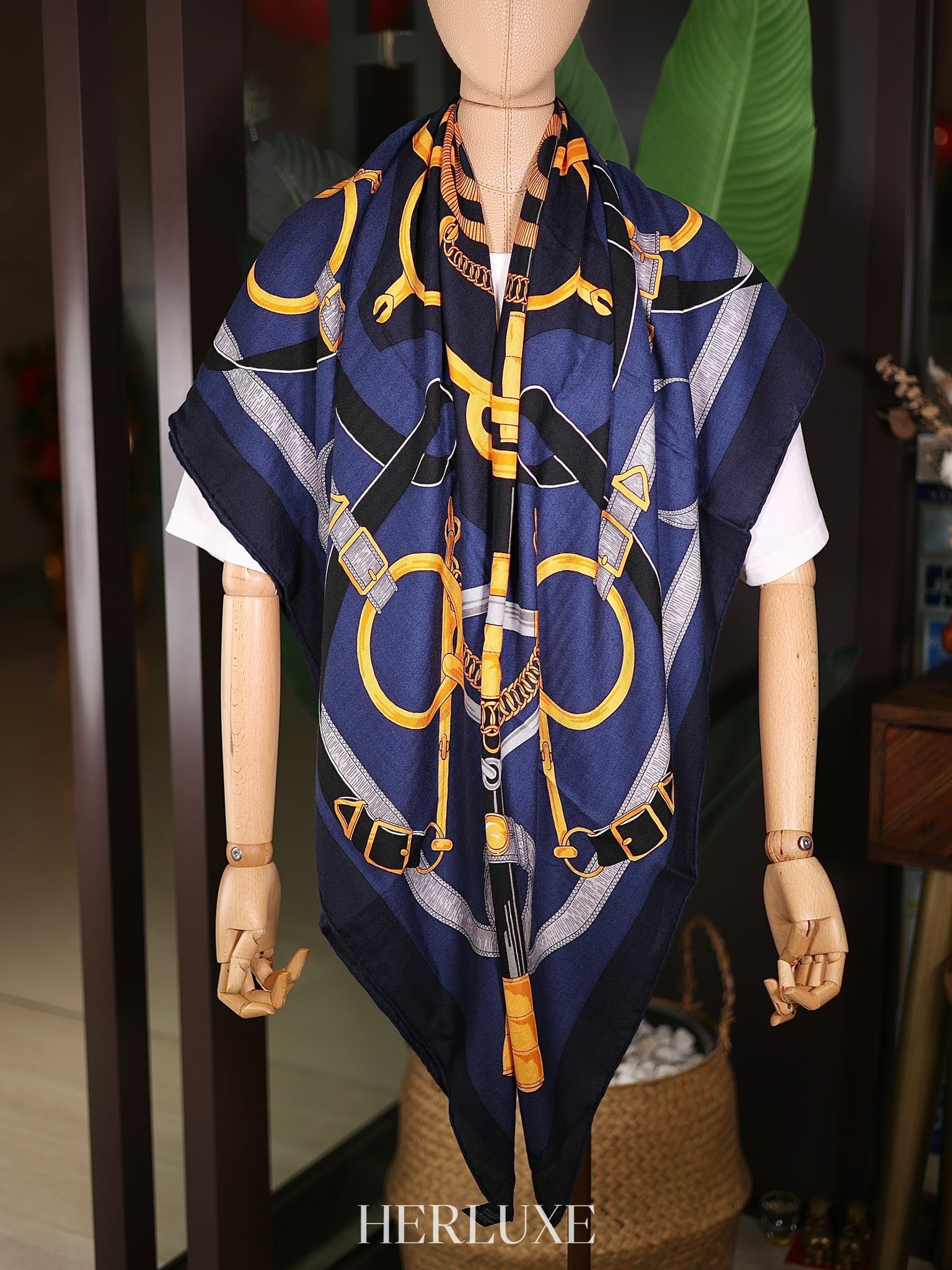 Chale cachemire eperon d or  70%cashmere Marine 140x140cm