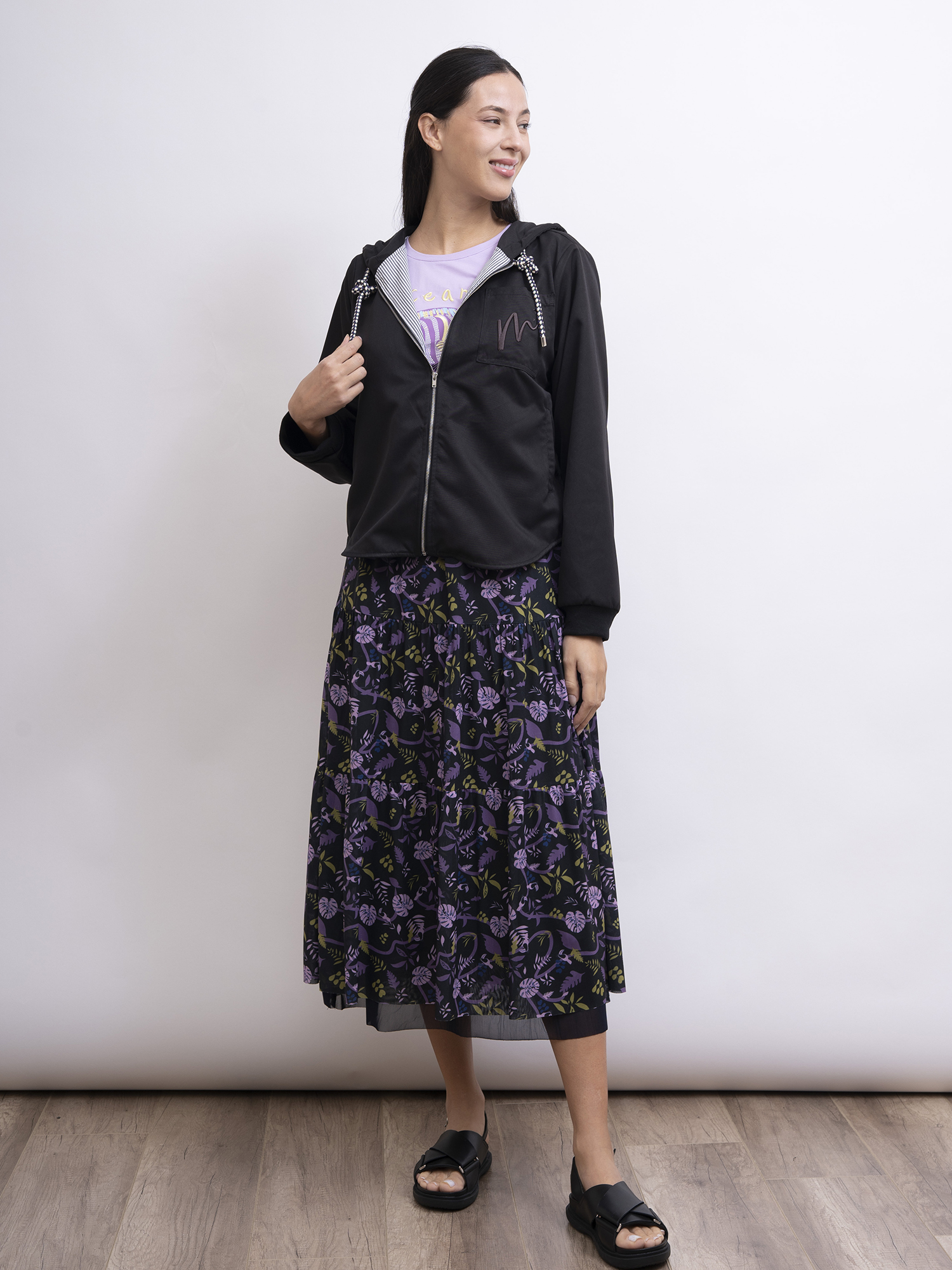 mi-tu 刺繡索繩連帽防風外套