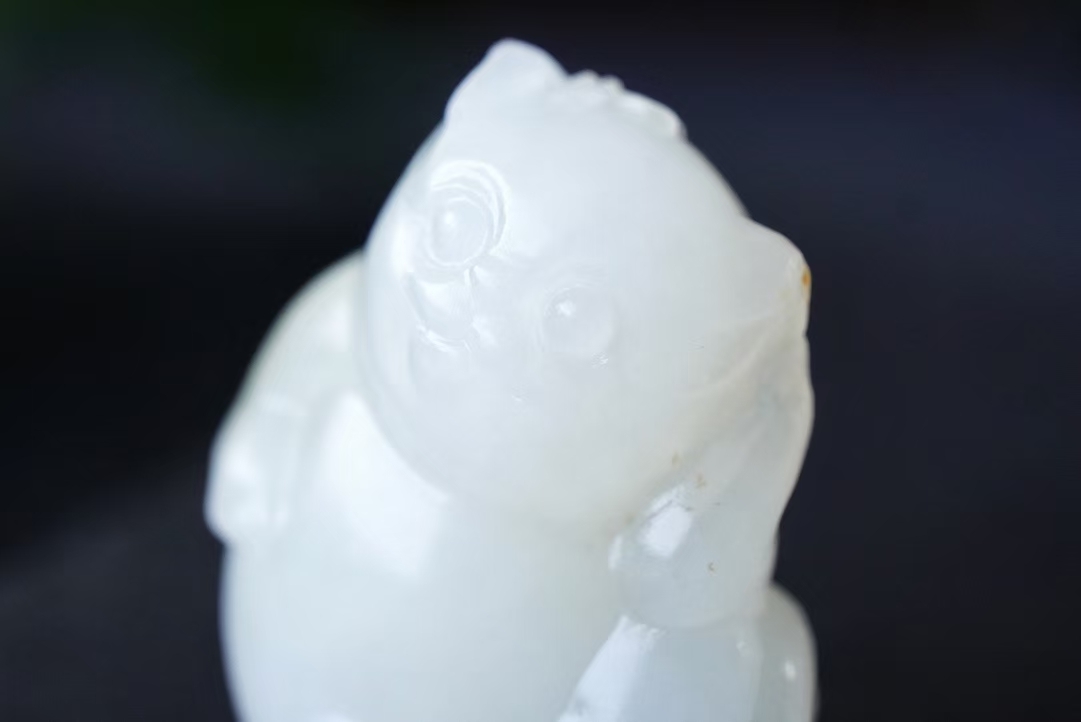 12449 和田玉且末糖白料“貓蝶富貴”掛件
