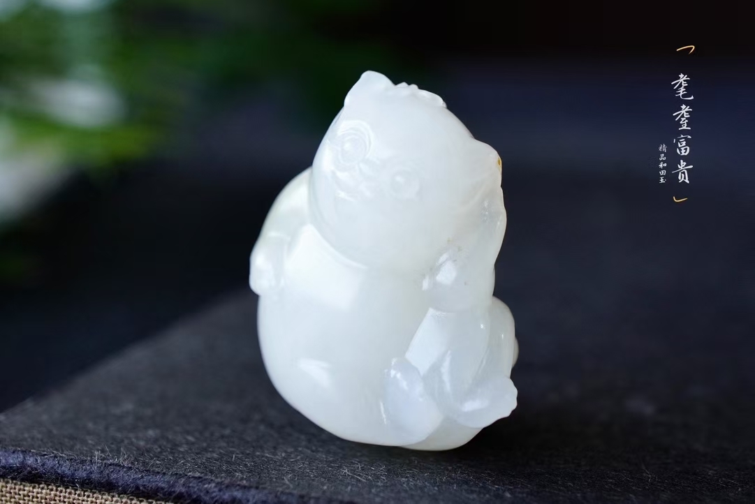 和田玉且末糖白料“貓蝶富貴”掛件,天然和田玉軟玉