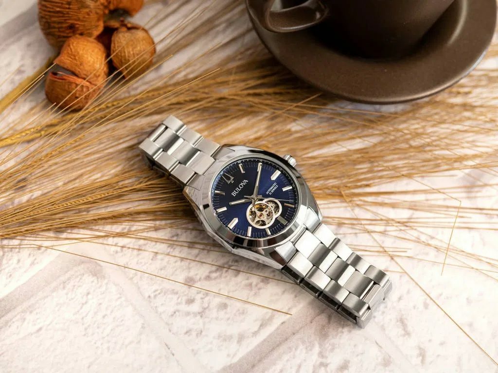 萬年鐘錶 - BULOVA 寶路華   藍色面盤經典機械不鏽鋼男錶  96A275  錶徑 42MM