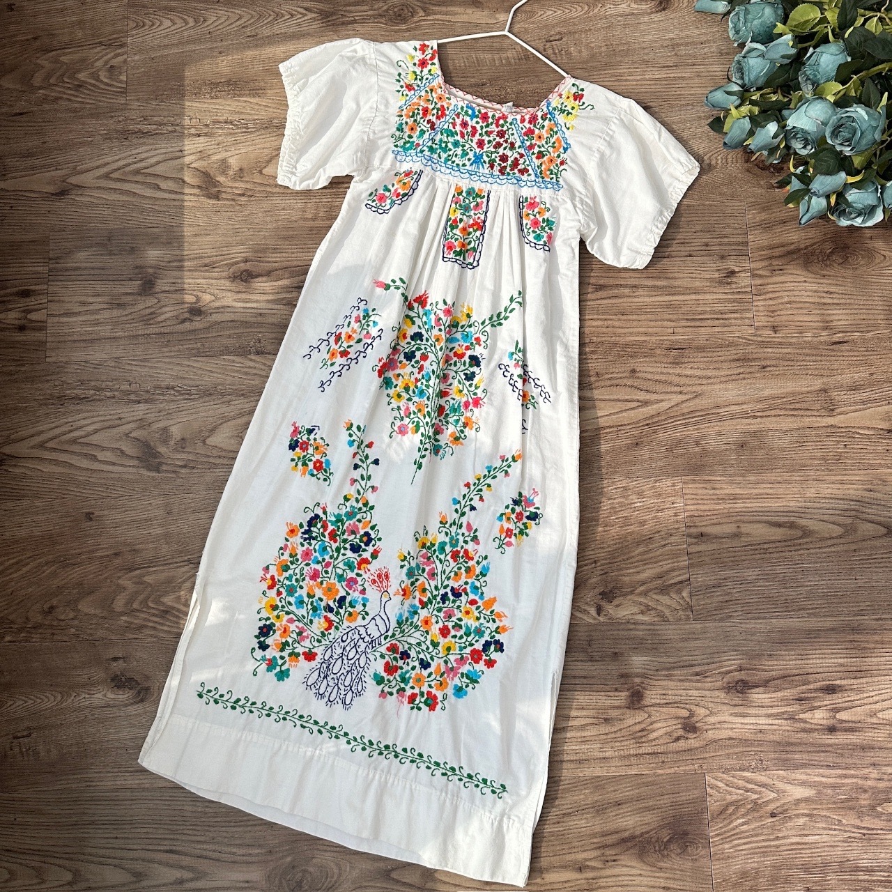 白色墨西哥花卉刺繡連身裙