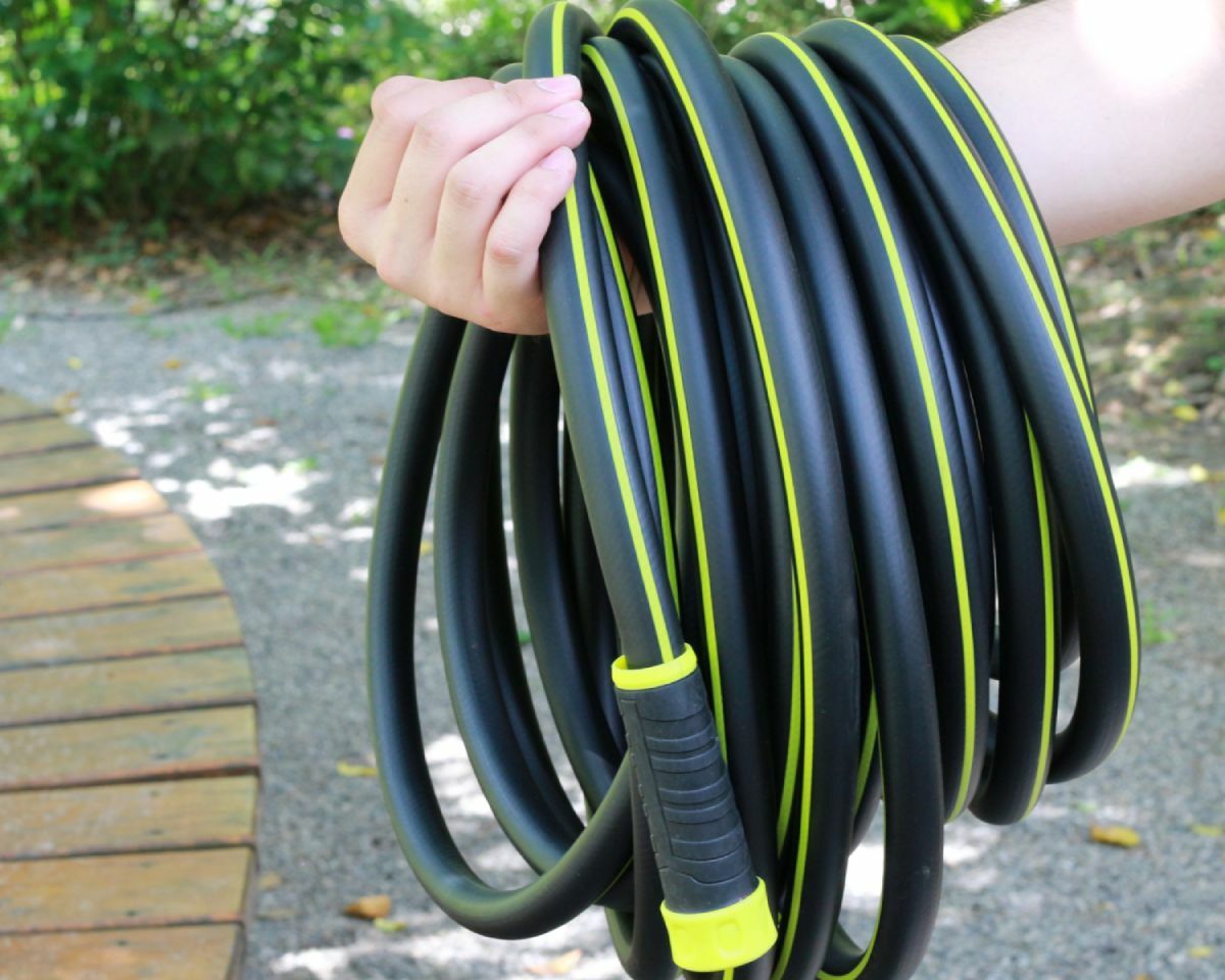 Garden hose hold by arm