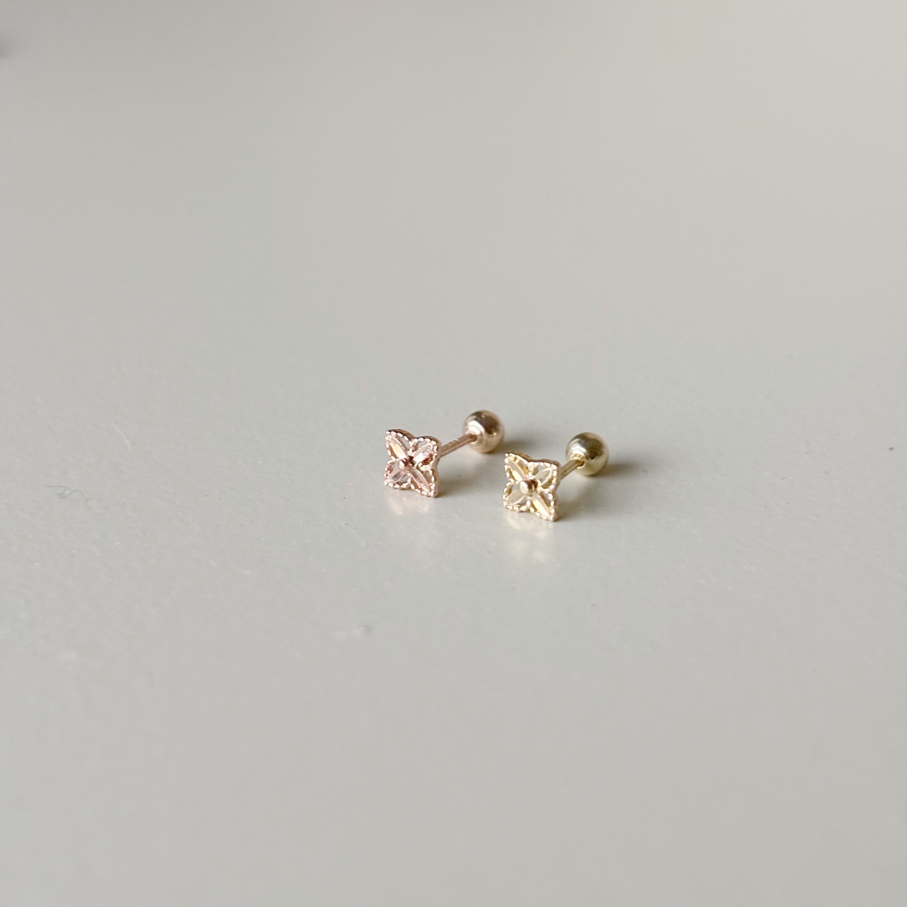 14k簍空滾邊四葉草轉珠耳環