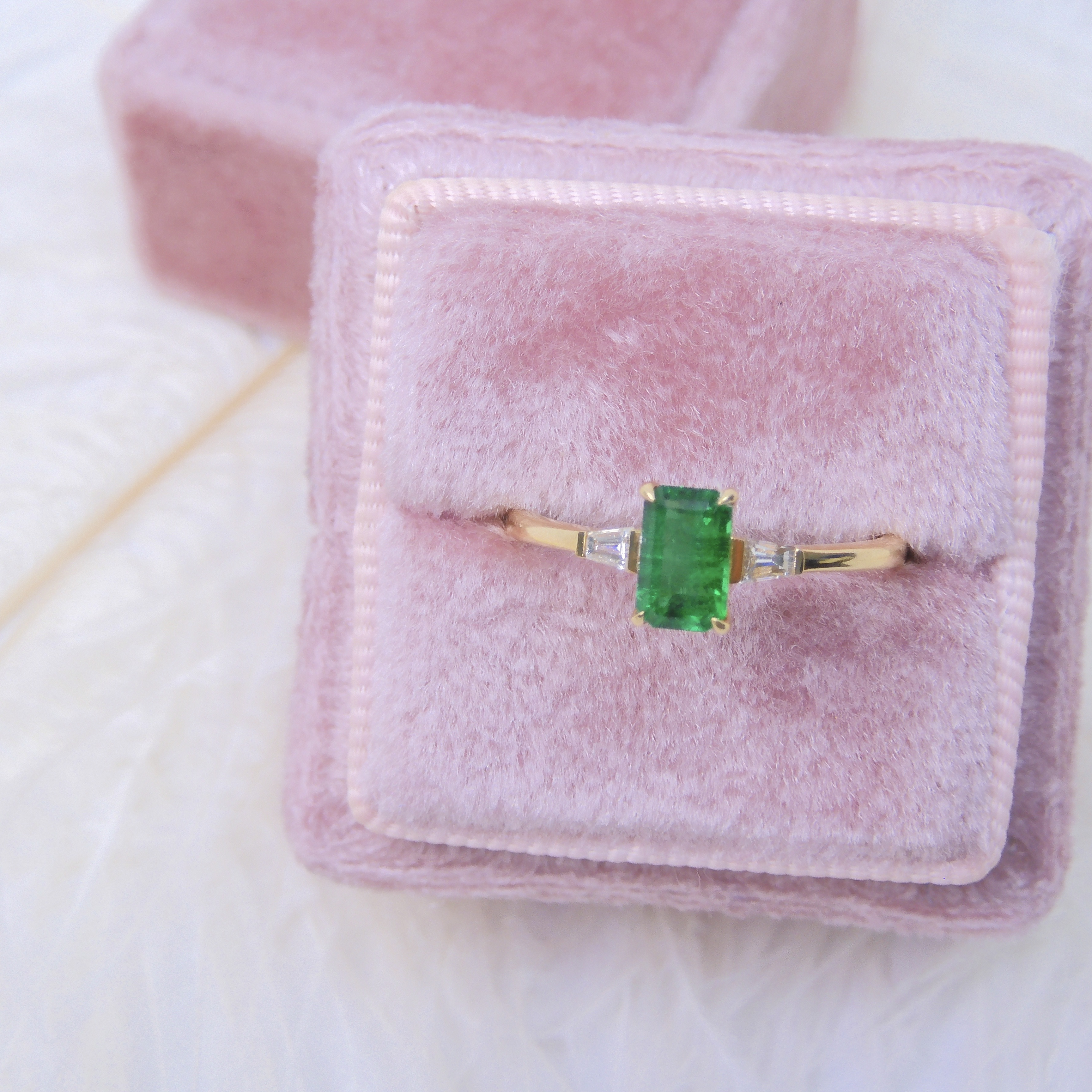 18K金 0.6ct 綠寶石戒指 (配國際證書)