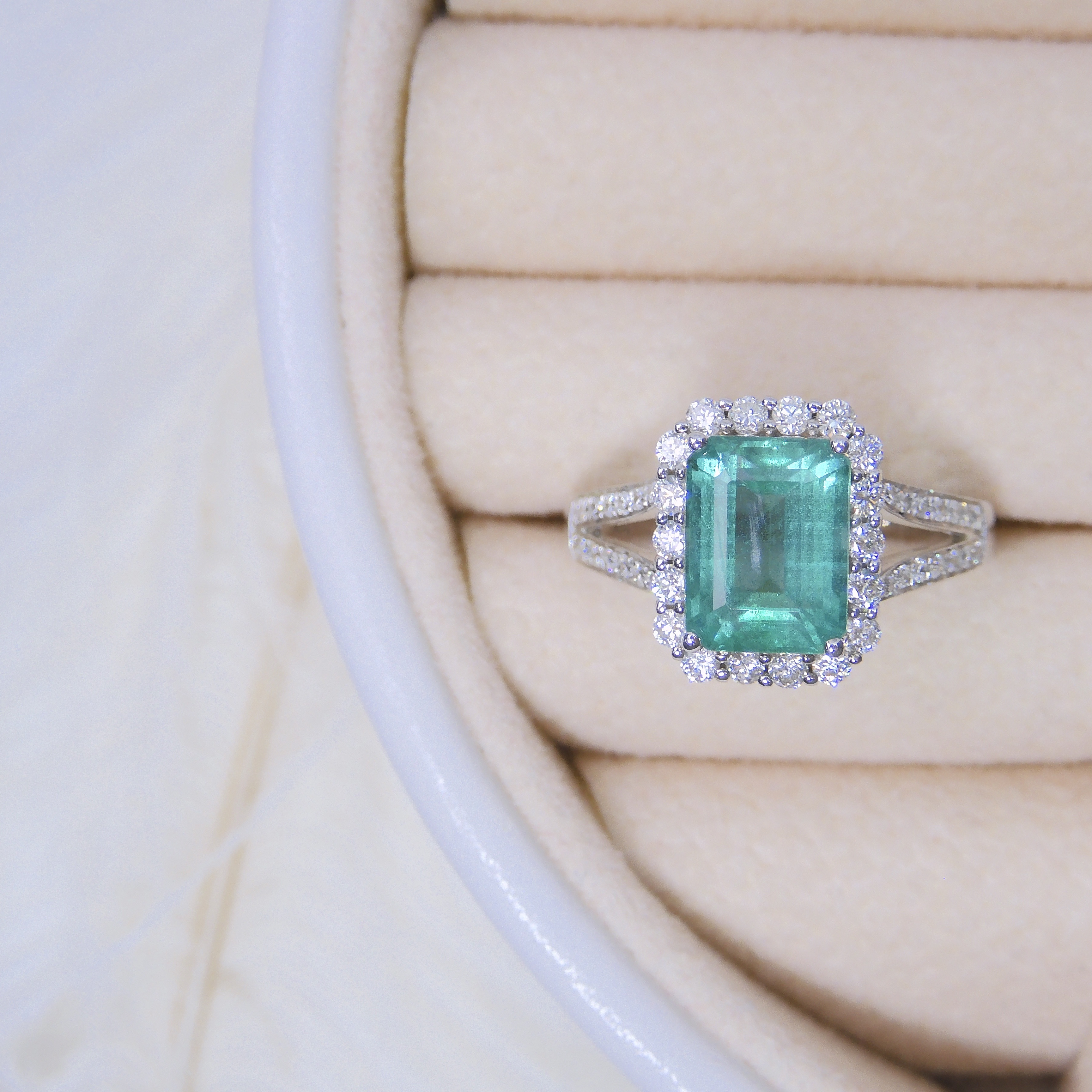 18K金 2.25ct 綠寶石戒指 (配國際證書)