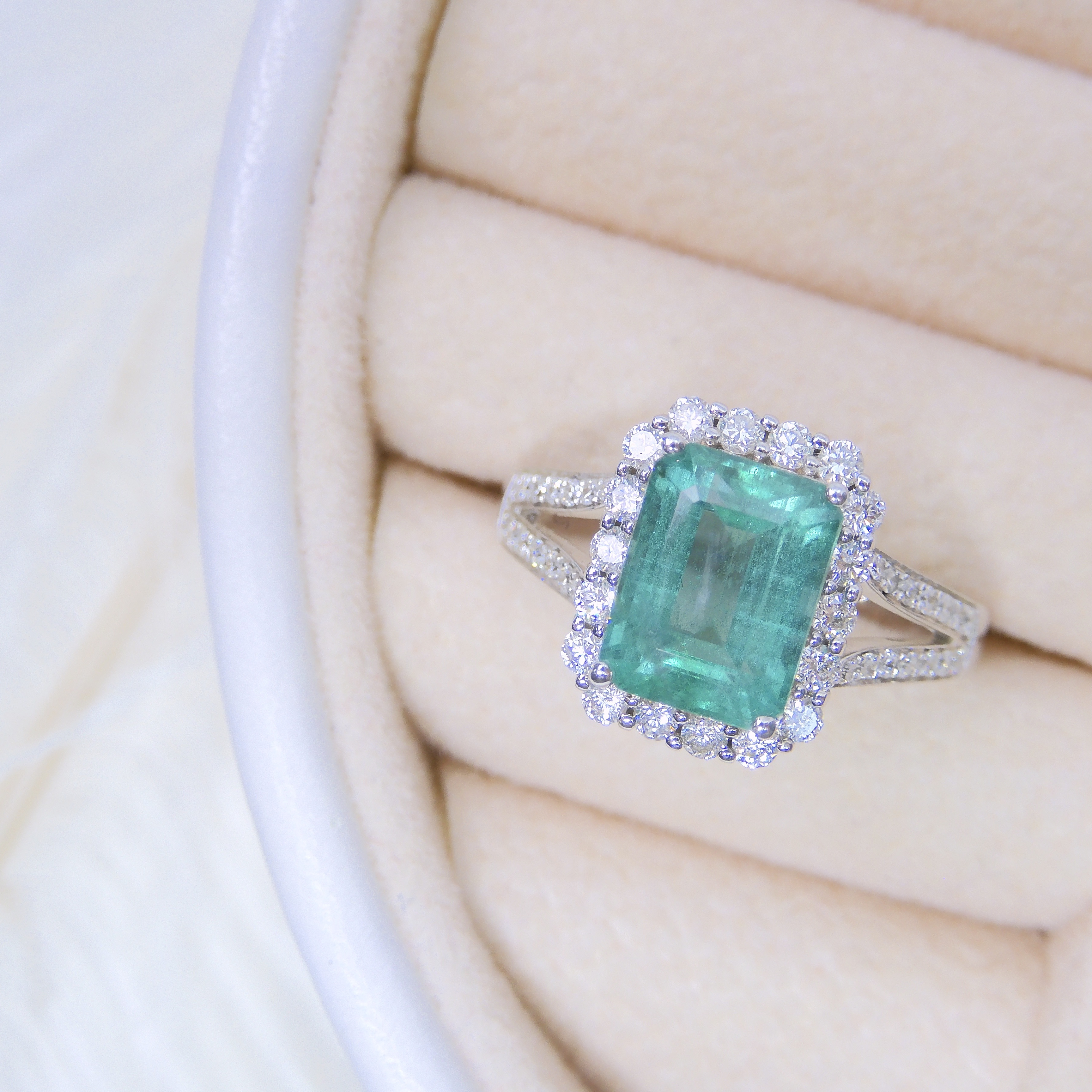 18K金 2.25ct 綠寶石戒指 (配國際證書)