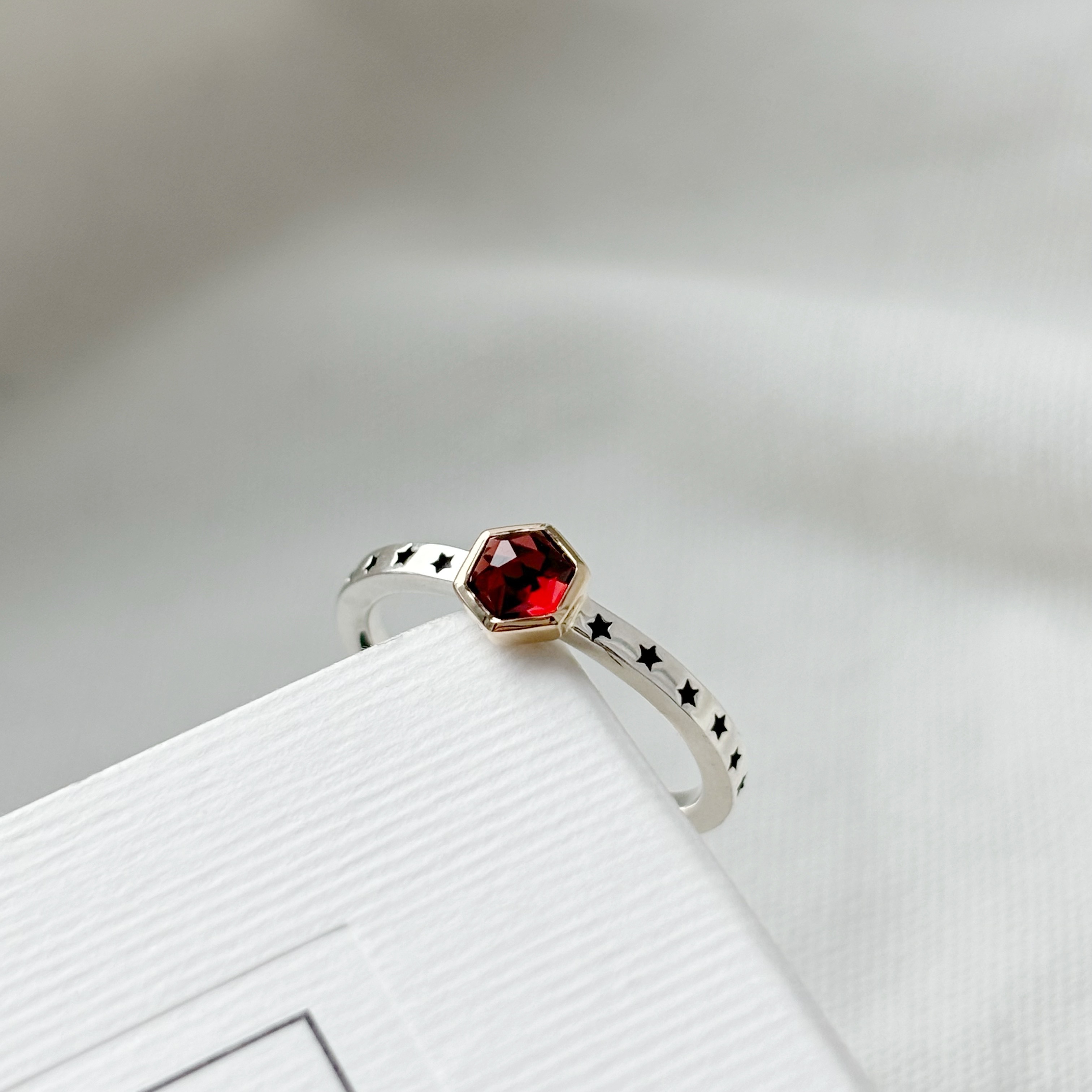 六角星星14K石榴石戒指