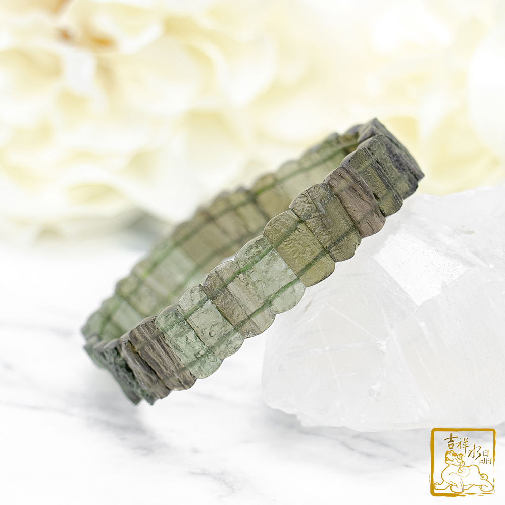 Moldavite bracelet 13.2mm (Enhanced energy)