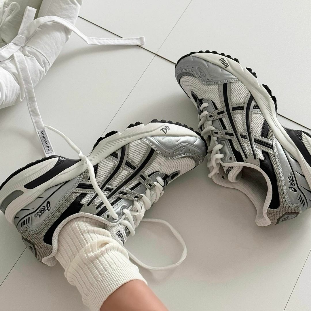 ASICS GEL-1090 v1 白銀 機能 復古 男女鞋 1203A243-100 / 預購