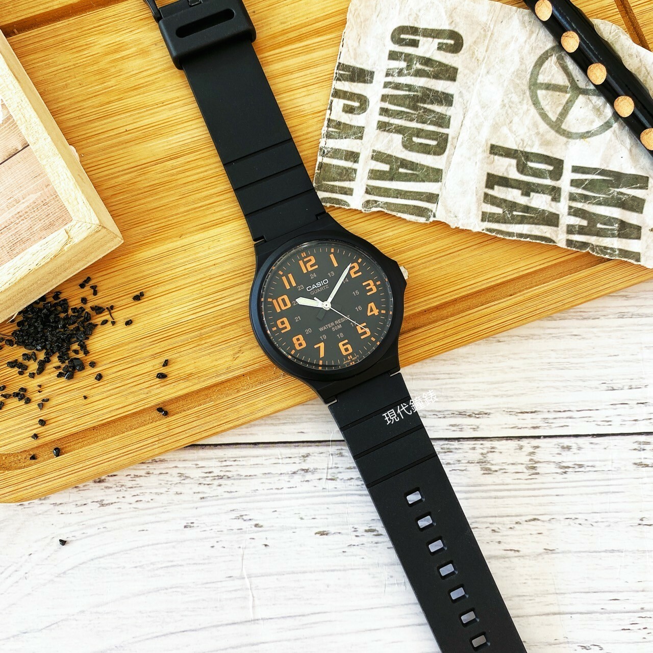 【CASIO 卡西歐】簡約指針式撞色腕錶MW-240-4B 43.6mm 現代鐘錶