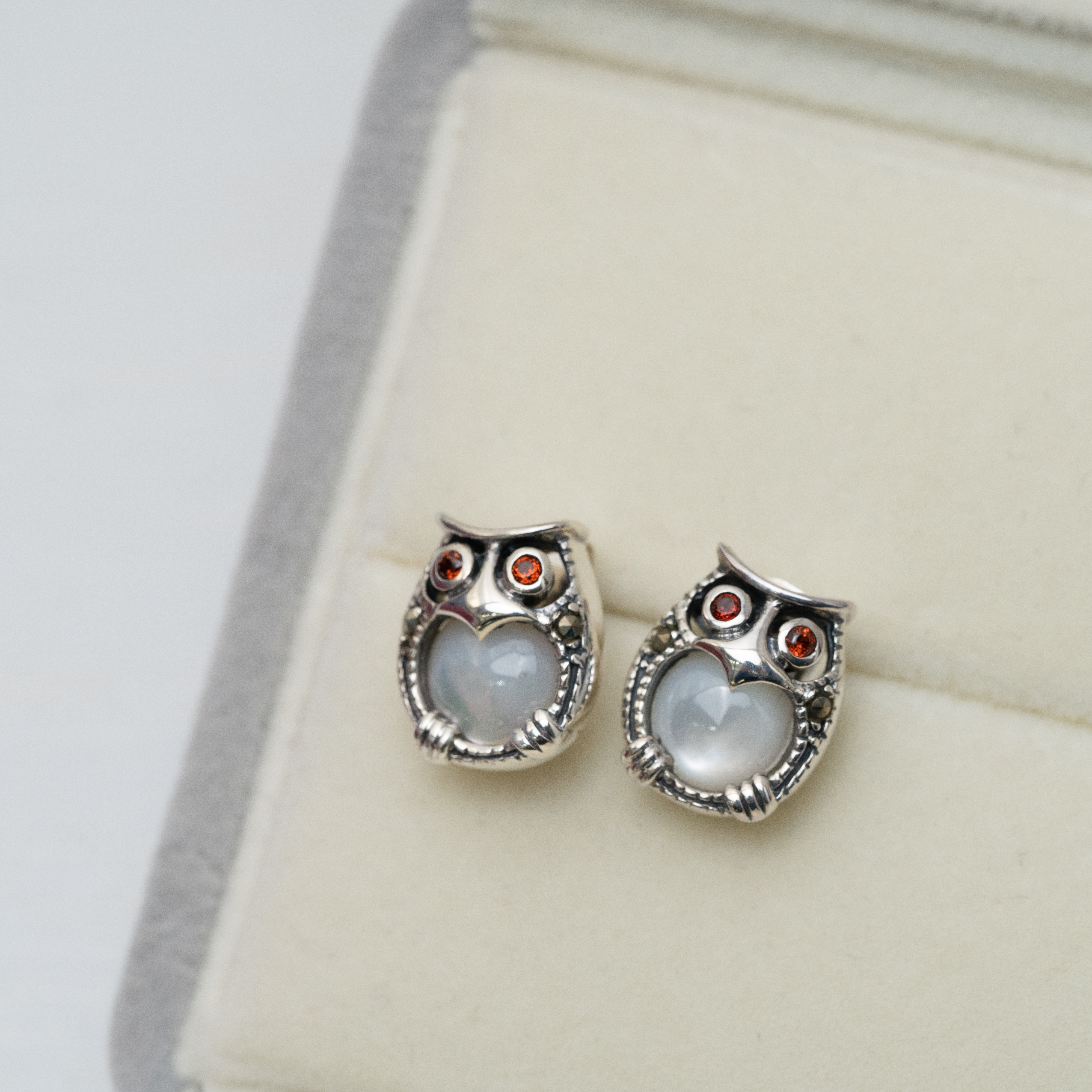 白貝貓頭鷹耳環