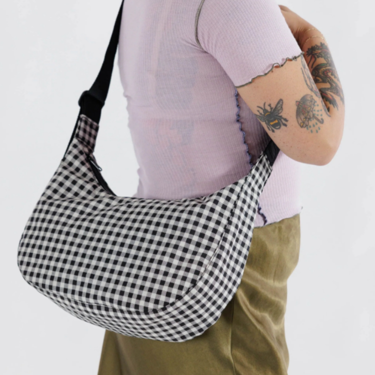 美國 BAGGU 新月尼龍肩背包 格紋 黑白 (M)