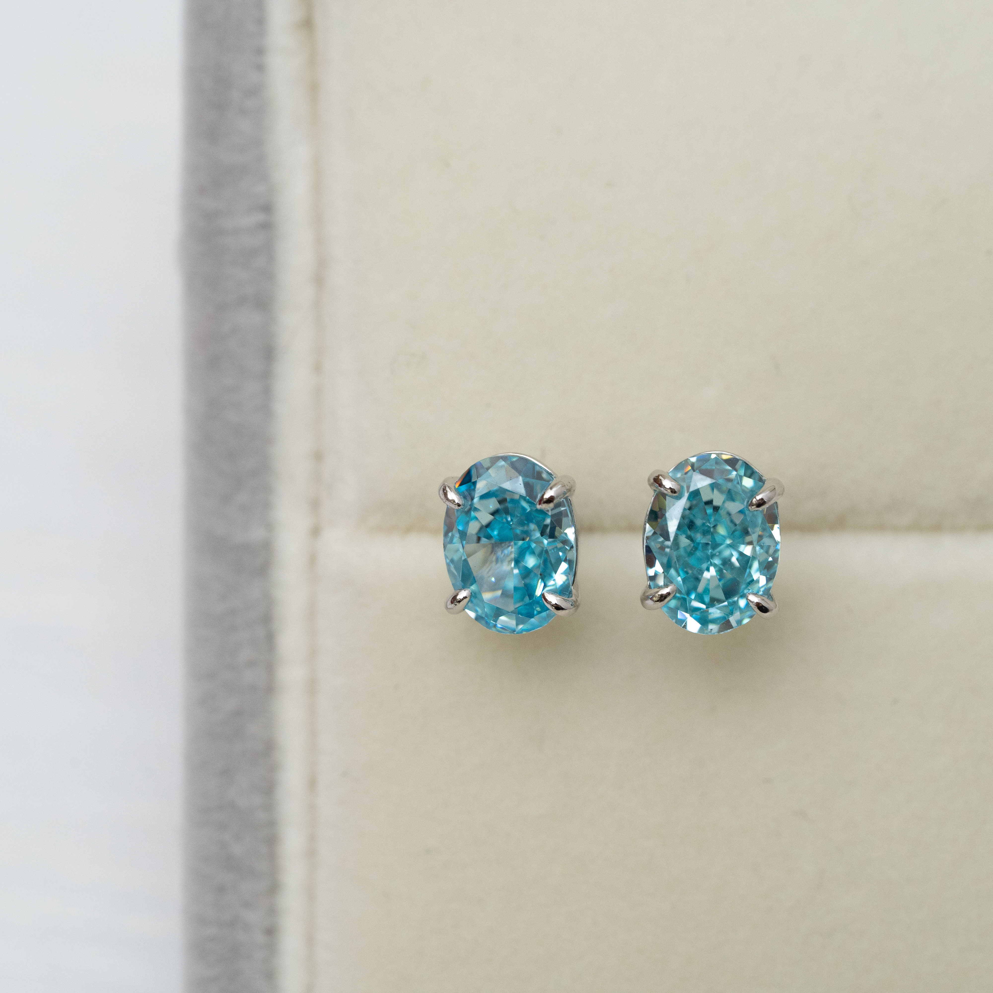 培育寶石耳環 (藍色橢圓形）