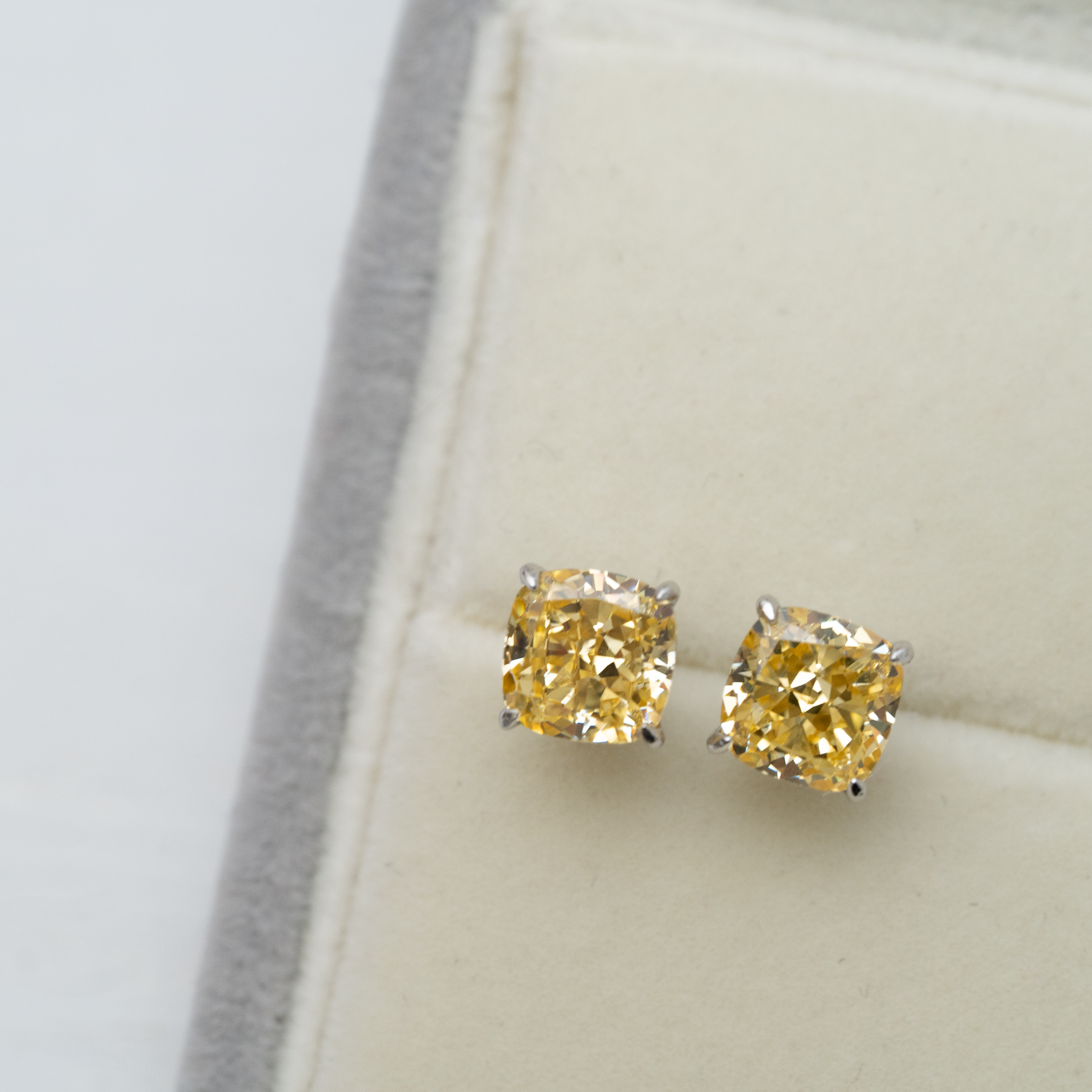 培育寶石耳環（方形黃色石）