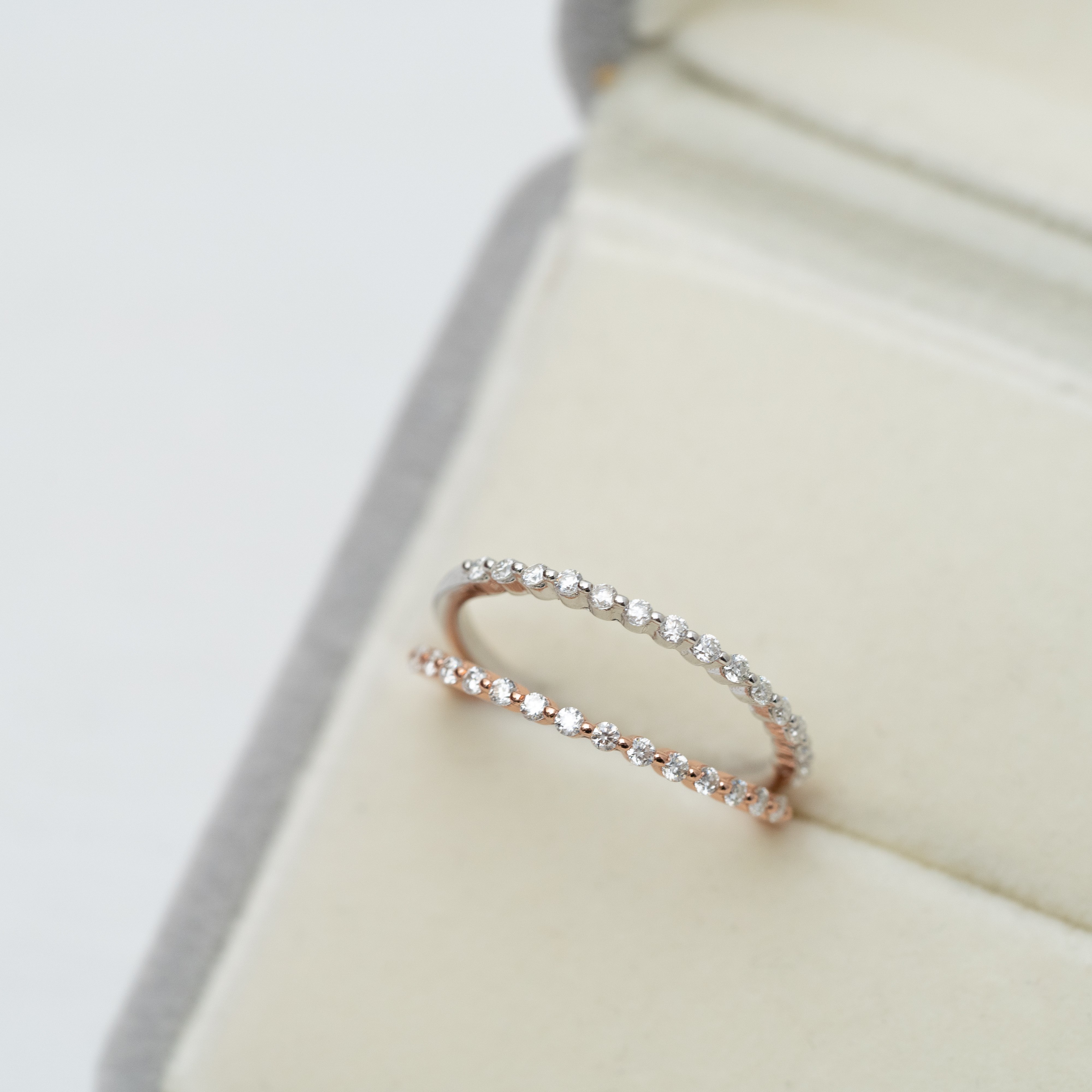 莫桑石戒指（半圈排石）