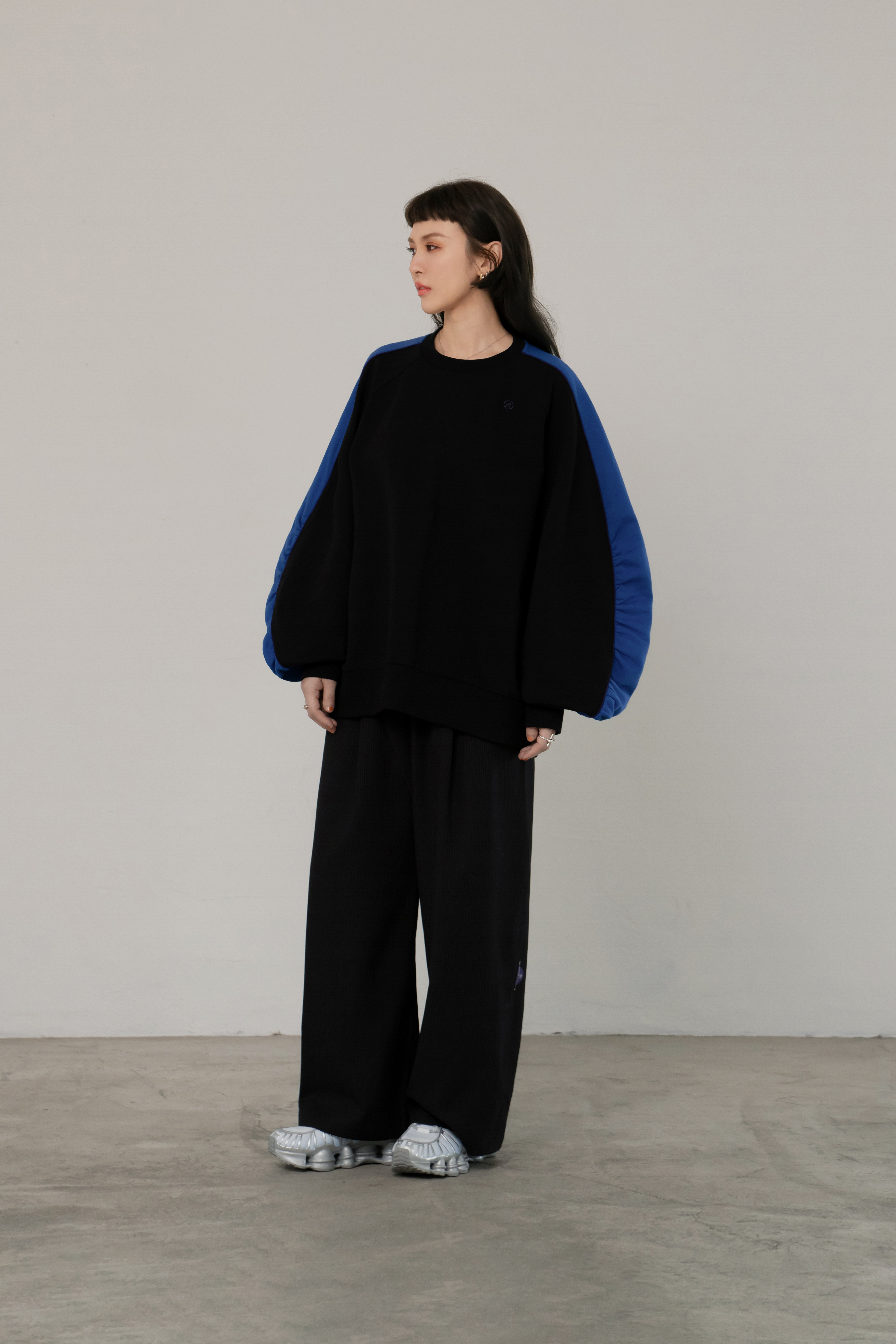 Marshmallow Crew Neck Sweatshirt | Black+Blue