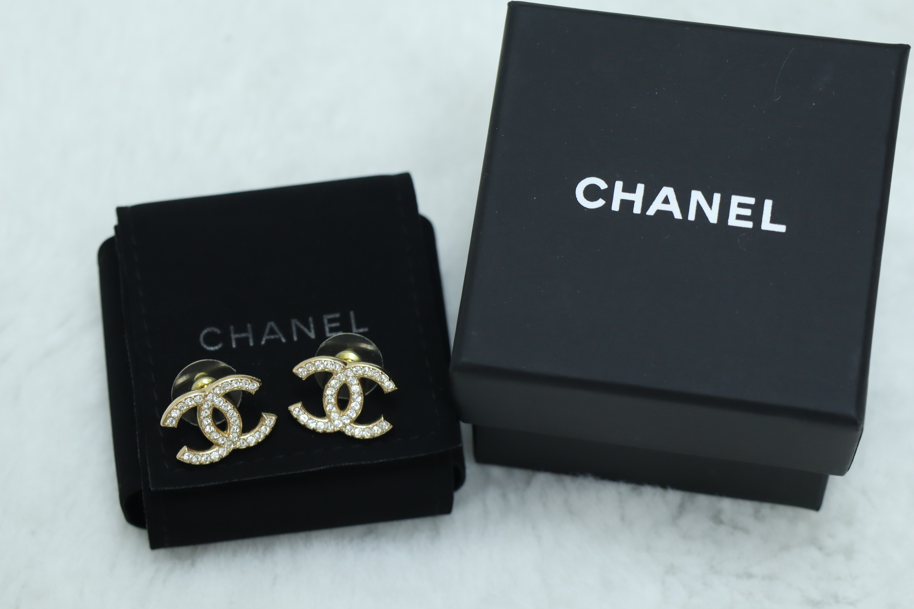 原裝 Chanel logo 閃石耳環🤍