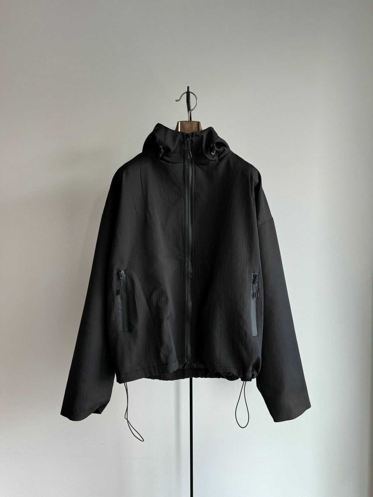 淨色暗直紋連帽拉鍊外套 MALENKII-060JK