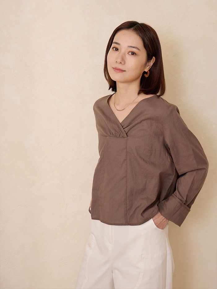 穿風V領長袖上衣-風之谷