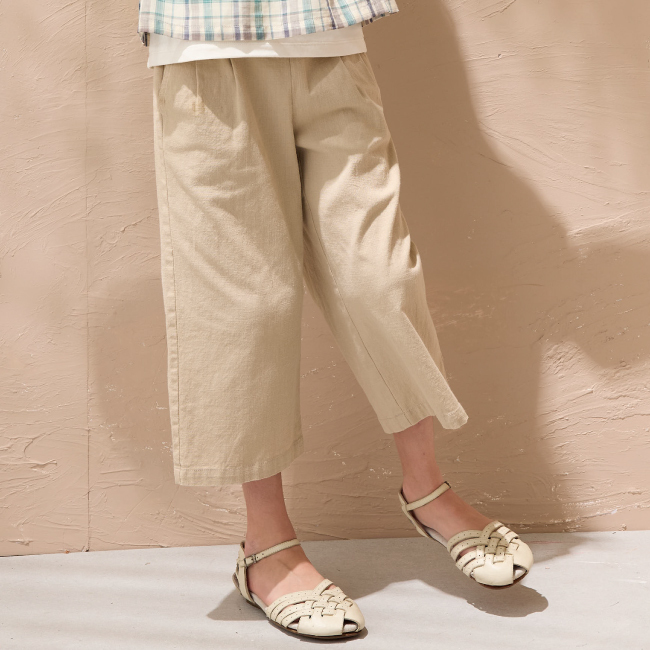 ◎棉質彈性布料,透氣親膚好活動 ◎褲頭鬆緊帶好穿脫 ◎剪接壓摺設計 ◎PP經典繡花設計 ◎百貨專櫃義大利品牌童裝