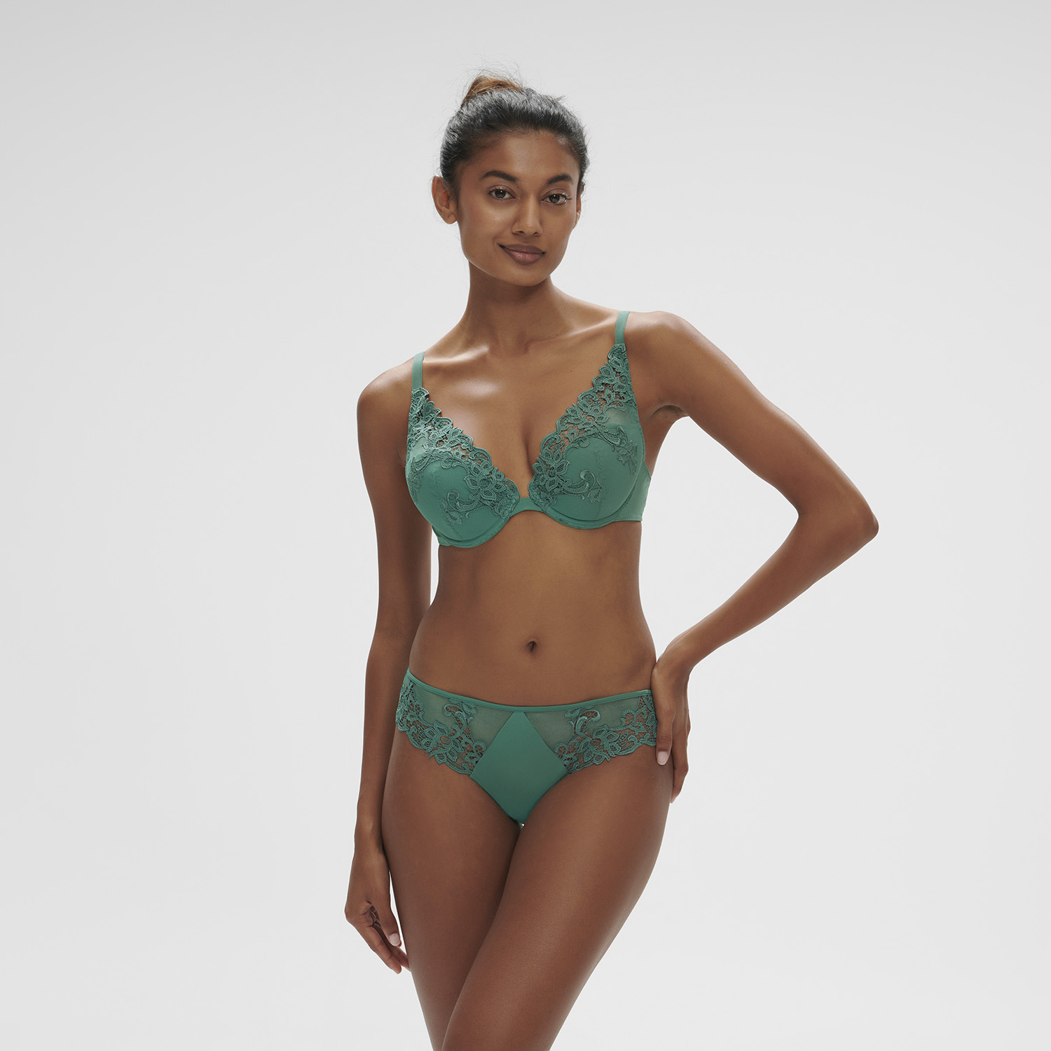 SAGA 傳奇 三角罩杯集中托高胸罩 花園綠