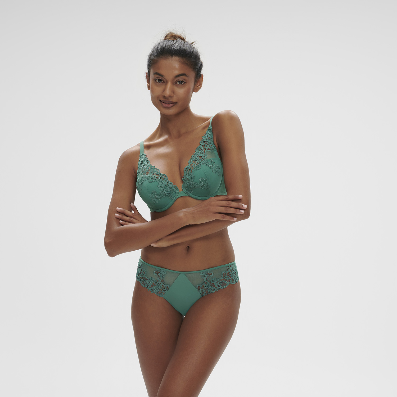 SAGA 傳奇 三角罩杯集中托高胸罩 花園綠