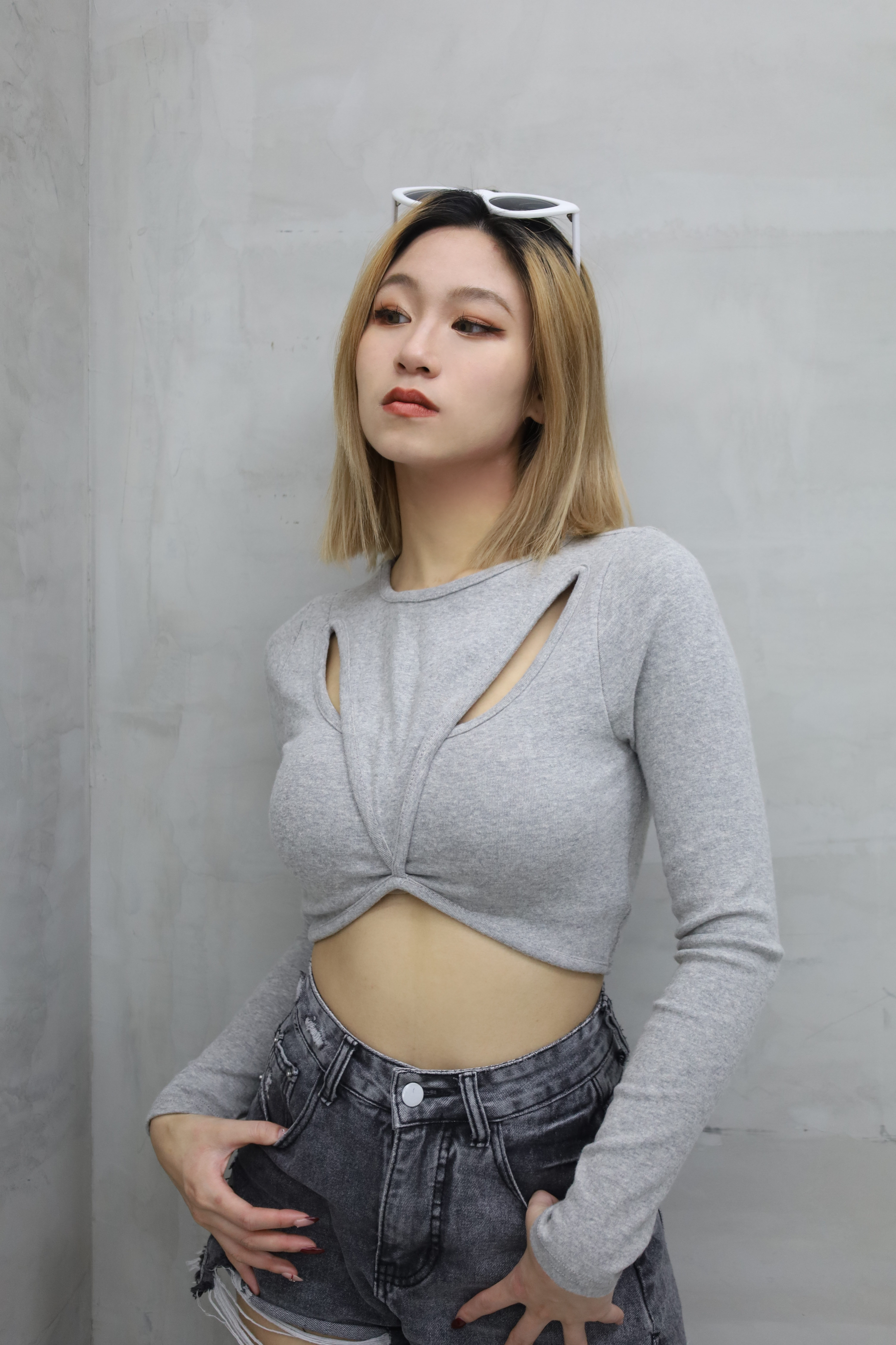 簍空設計短版上衣