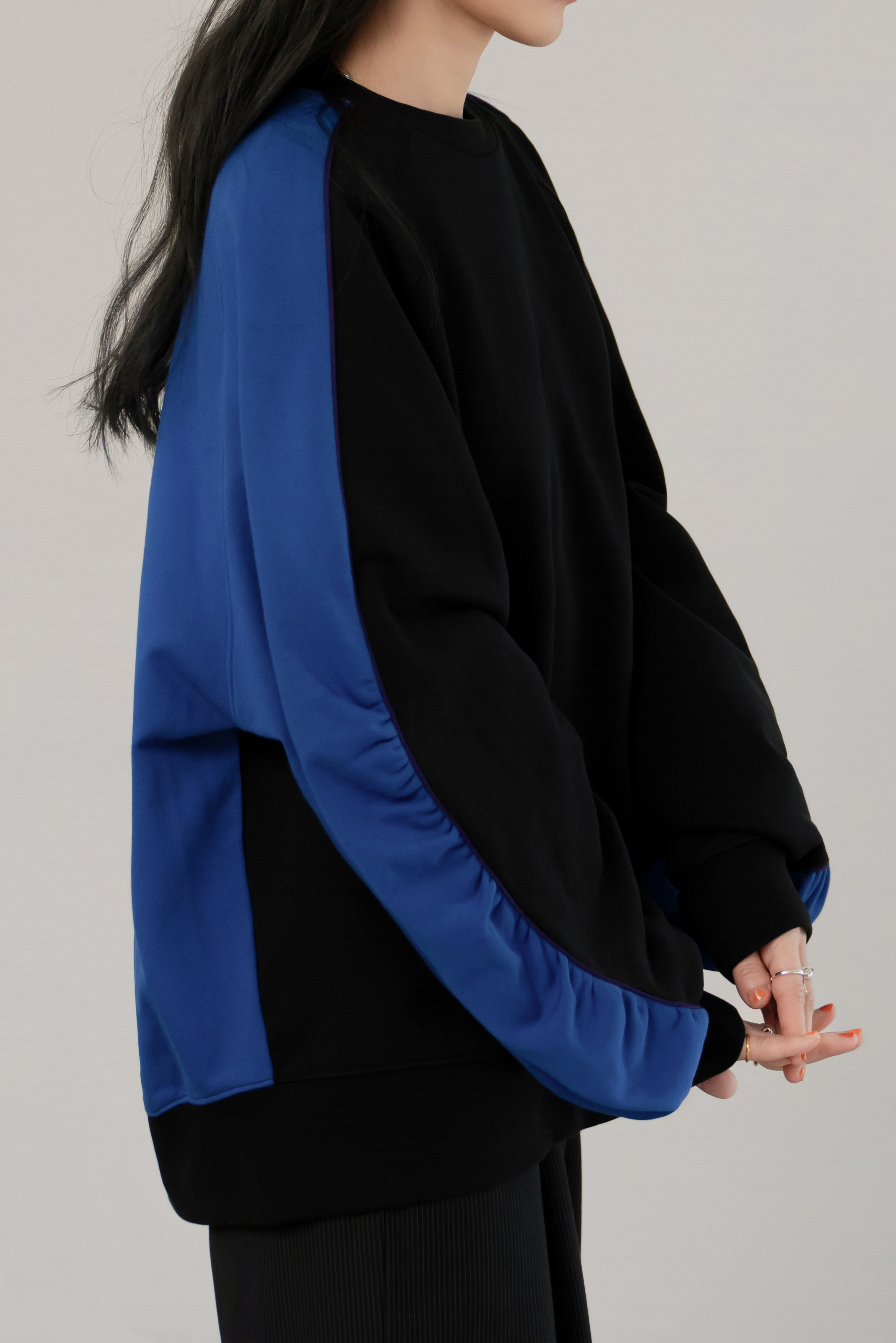 Marshmallow Crew Neck Sweatshirt | Black+Blue