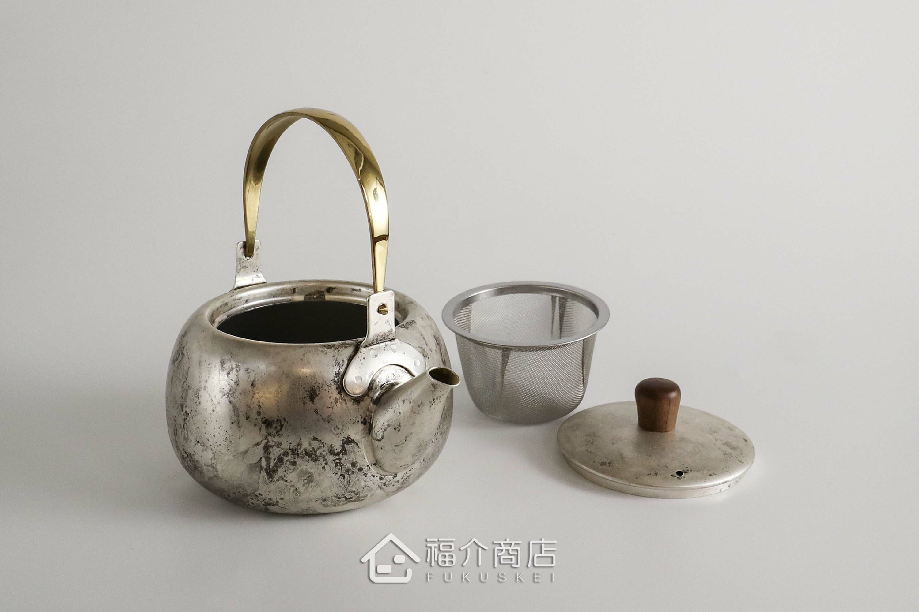 泡茶用的銀色不鏽鋼材質泡茶壺