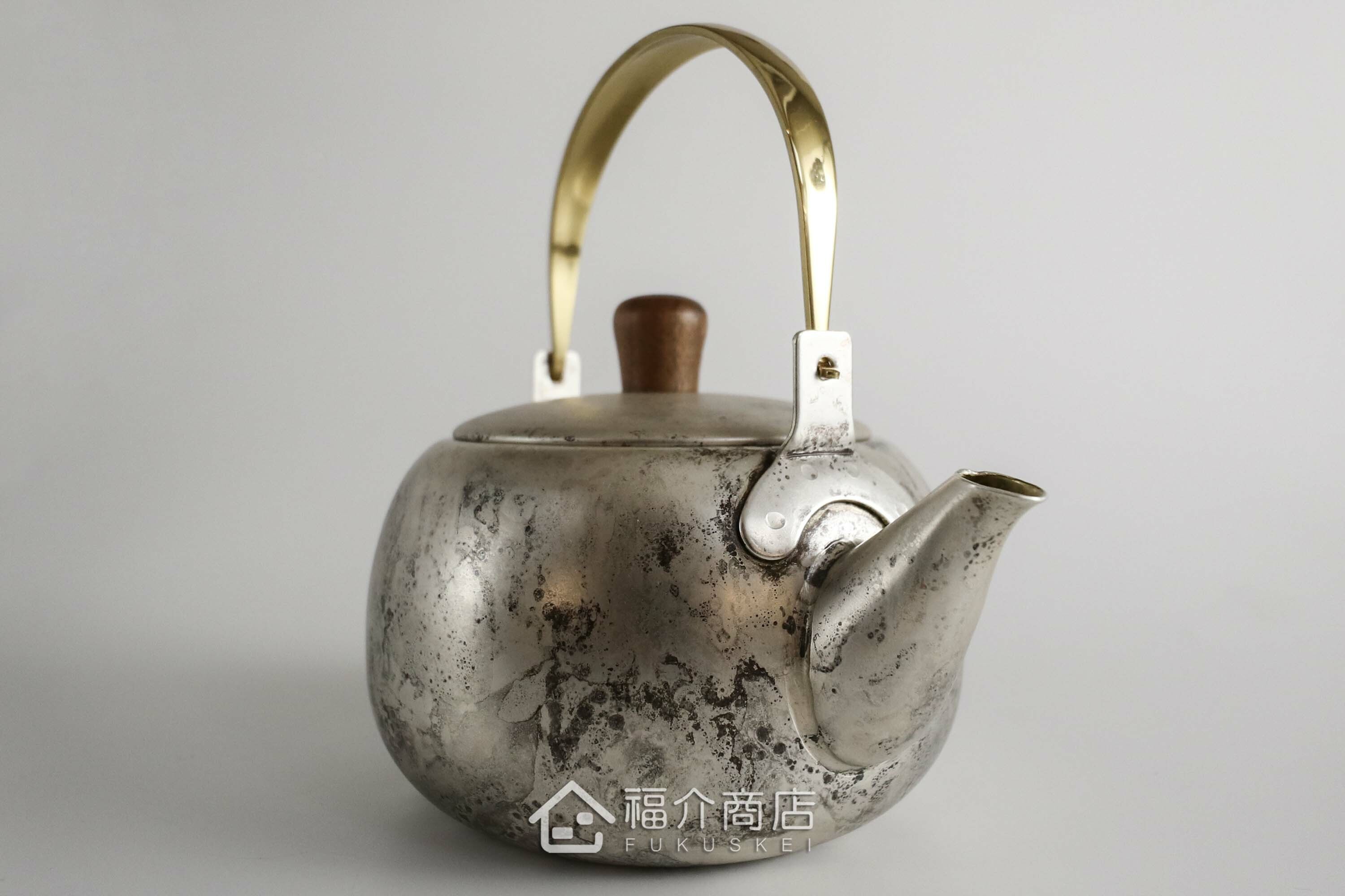 泡茶用的銀色不鏽鋼材質泡茶壺