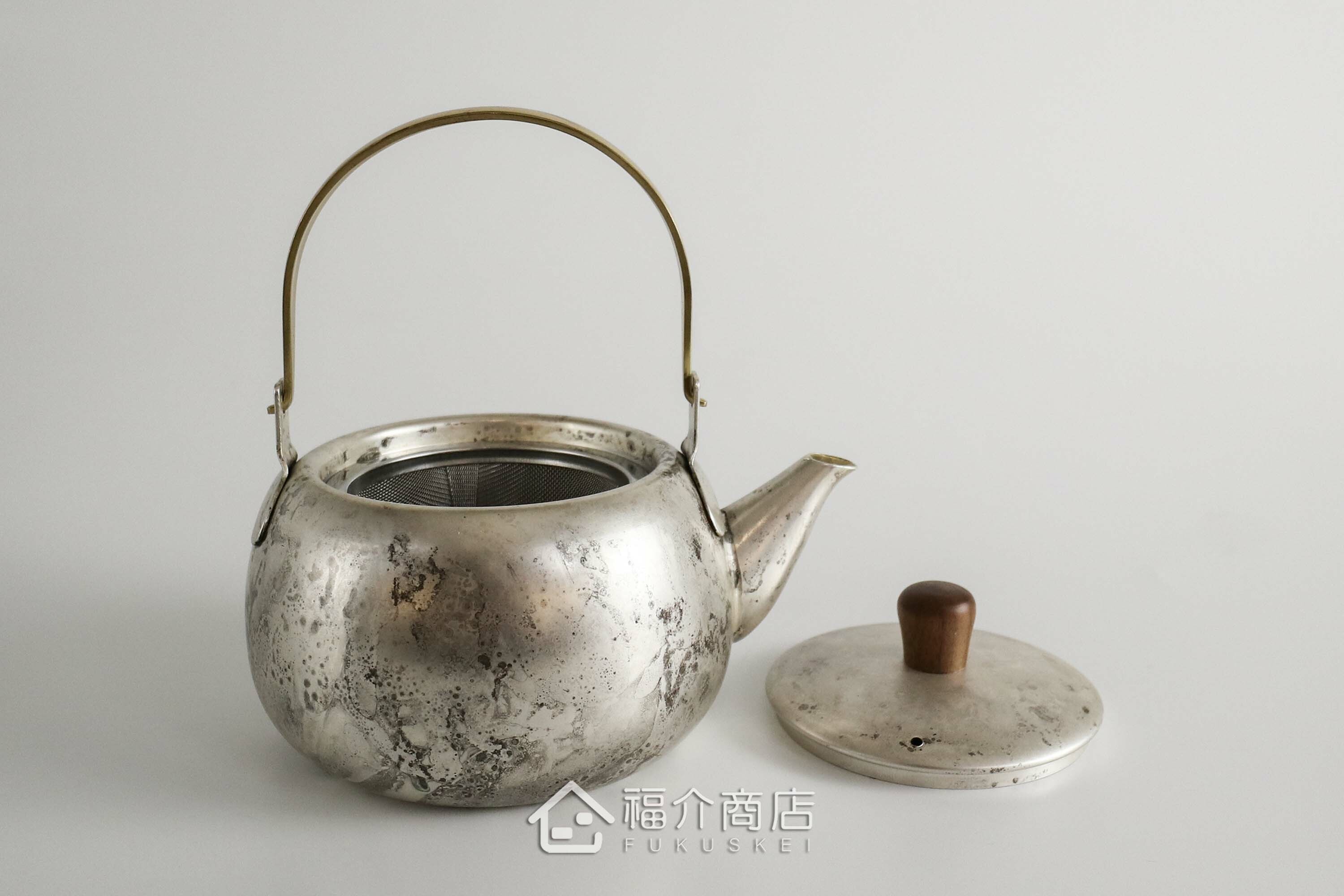 泡茶用的銀色不鏽鋼材質泡茶壺