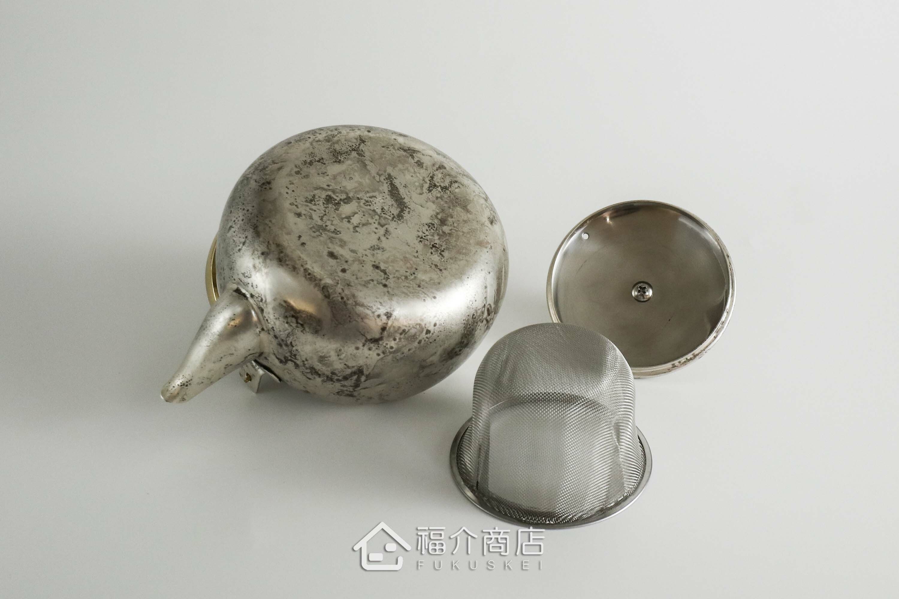 泡茶用的銀色不鏽鋼材質泡茶壺