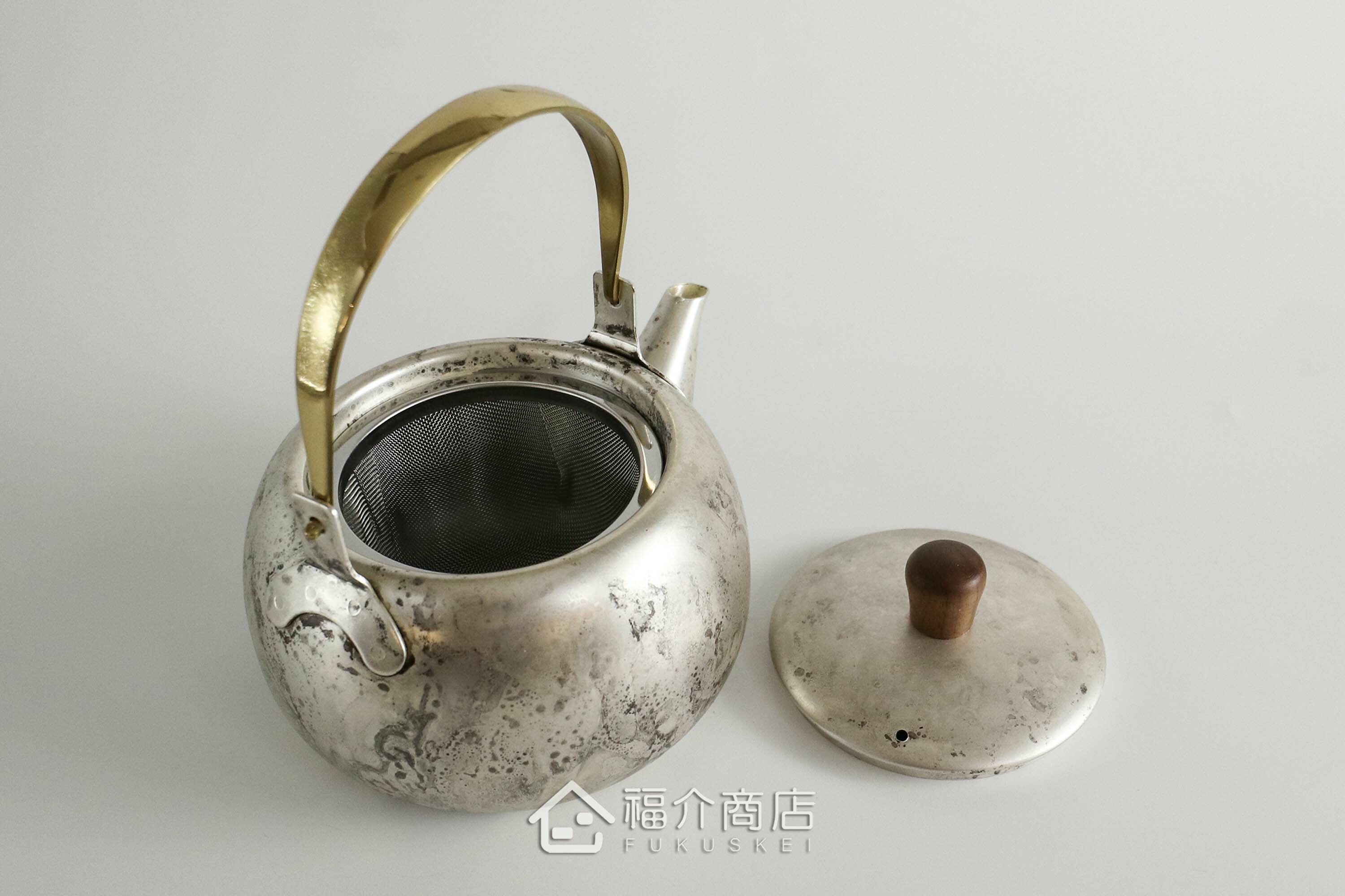 泡茶用的銀色不鏽鋼材質泡茶壺