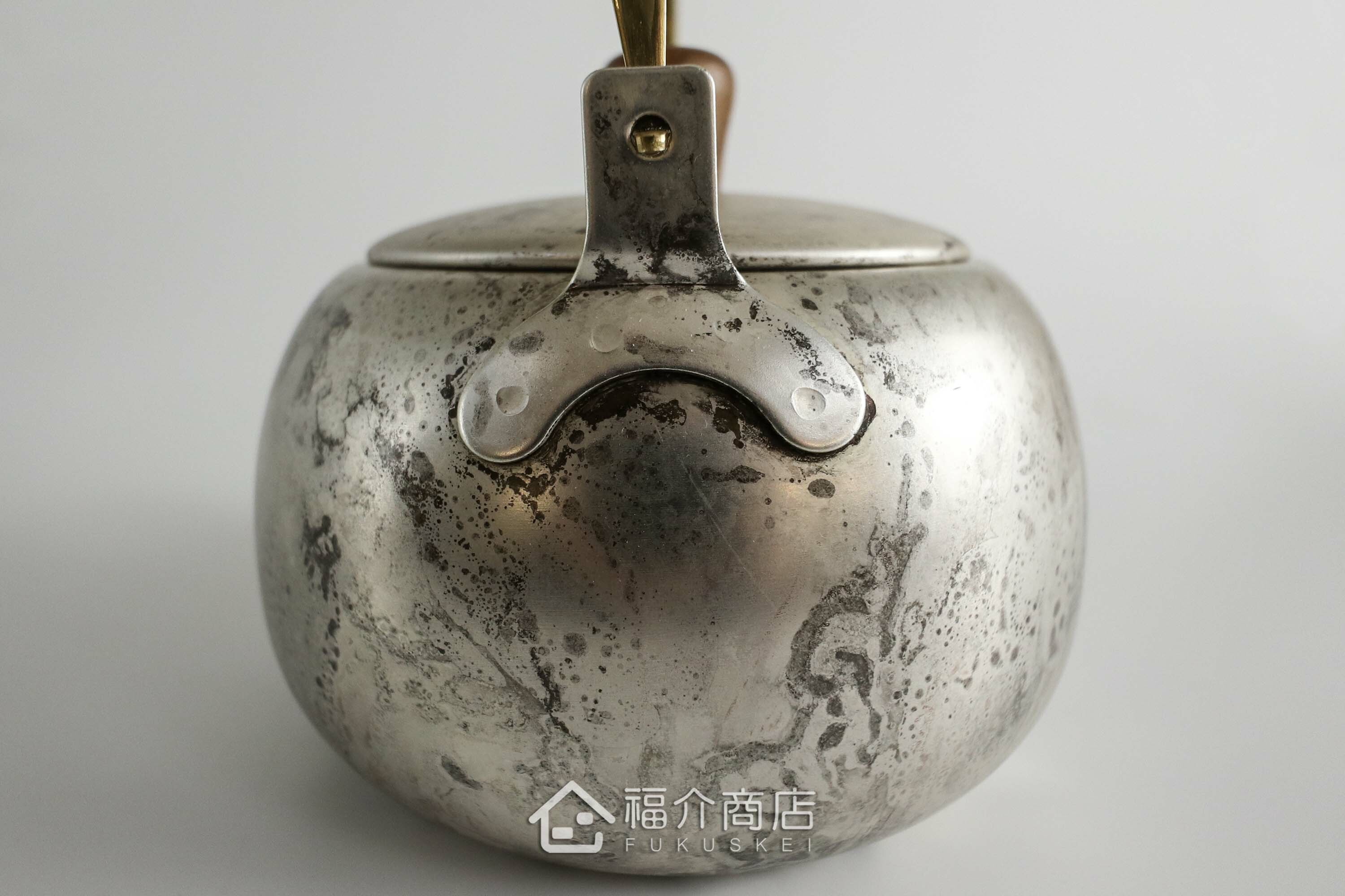 泡茶用的銀色不鏽鋼材質泡茶壺