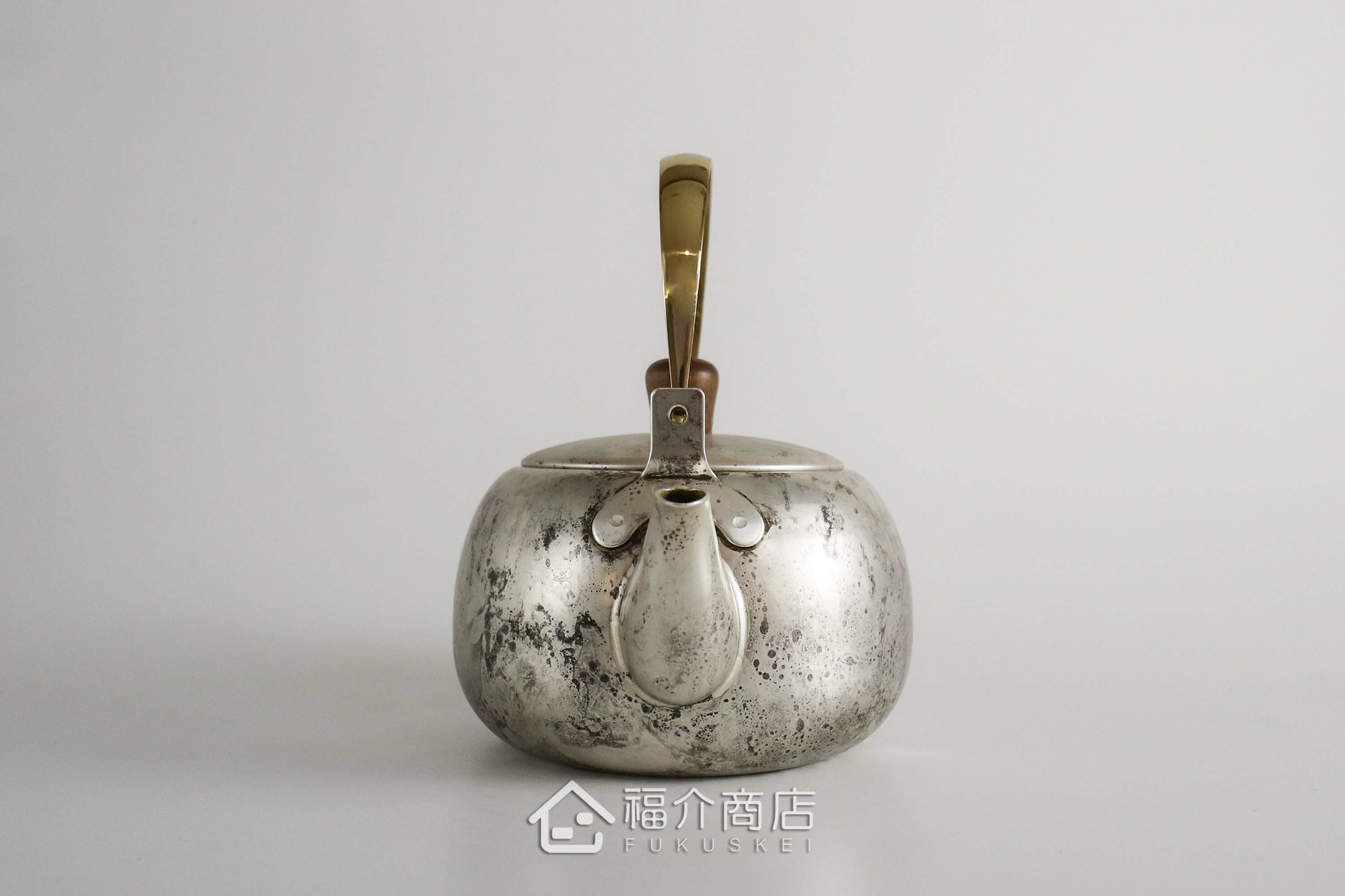 泡茶用的銀色不鏽鋼材質泡茶壺